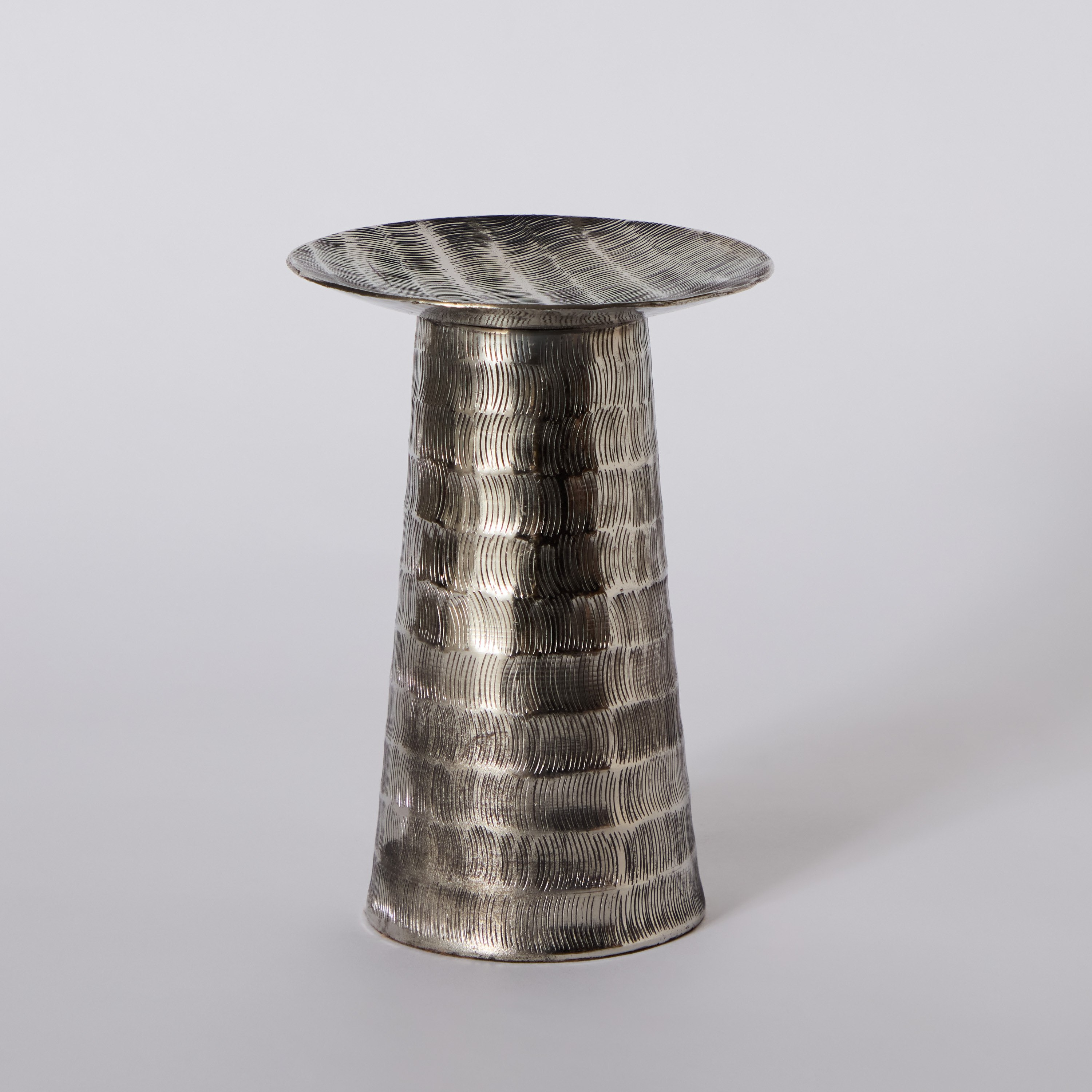 حامل شموع عمودية مستدير مطروق من الألومنيوم من ليت - 14x14x20 سم-hbxlivingroom-decorandaccessories-candleholders-image-5