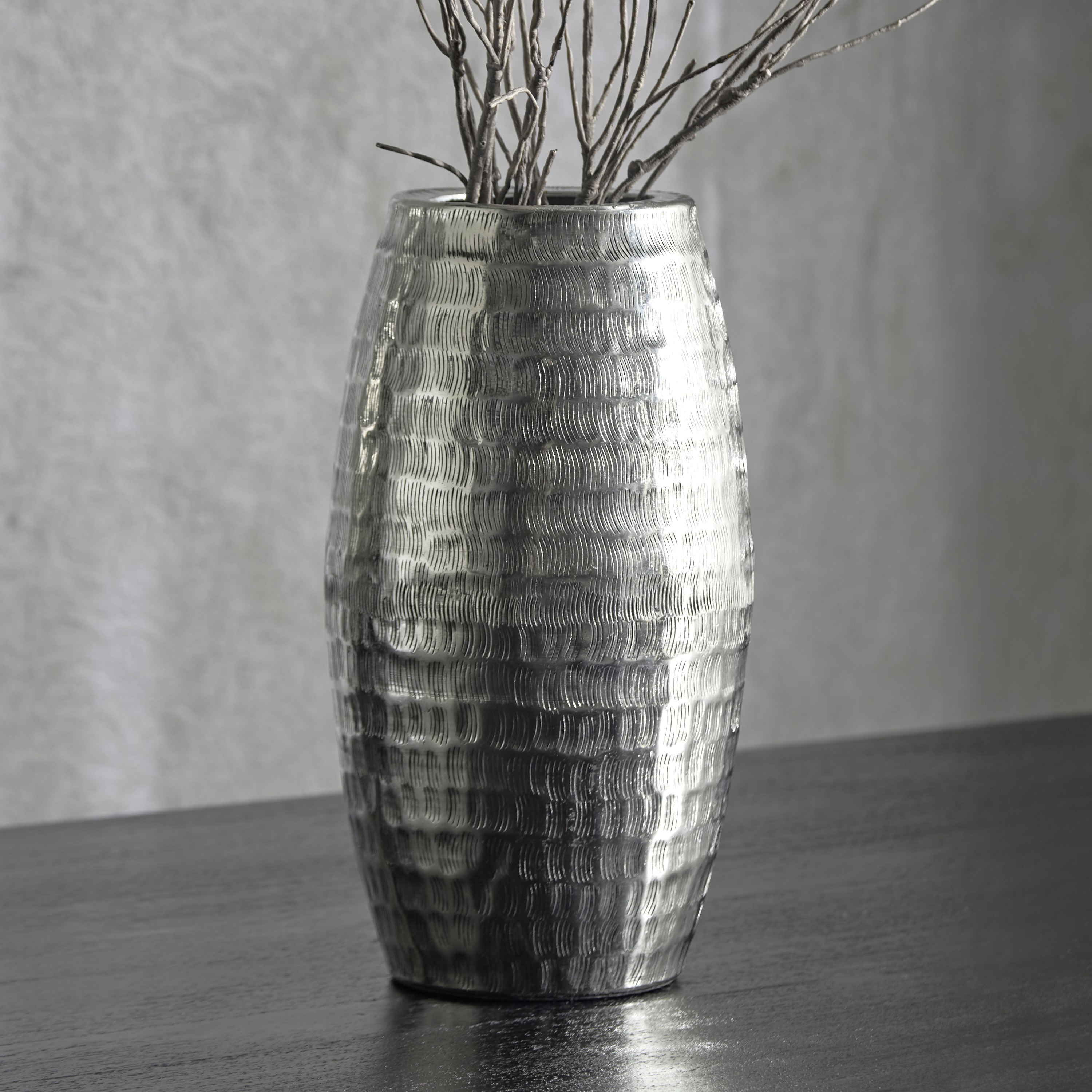 مزهرية عمودية مستديرة مطروقة من الألومنيوم من ليت - 16x16x31 سم-hbxbedroom-decorandaccessories-vases-image-1