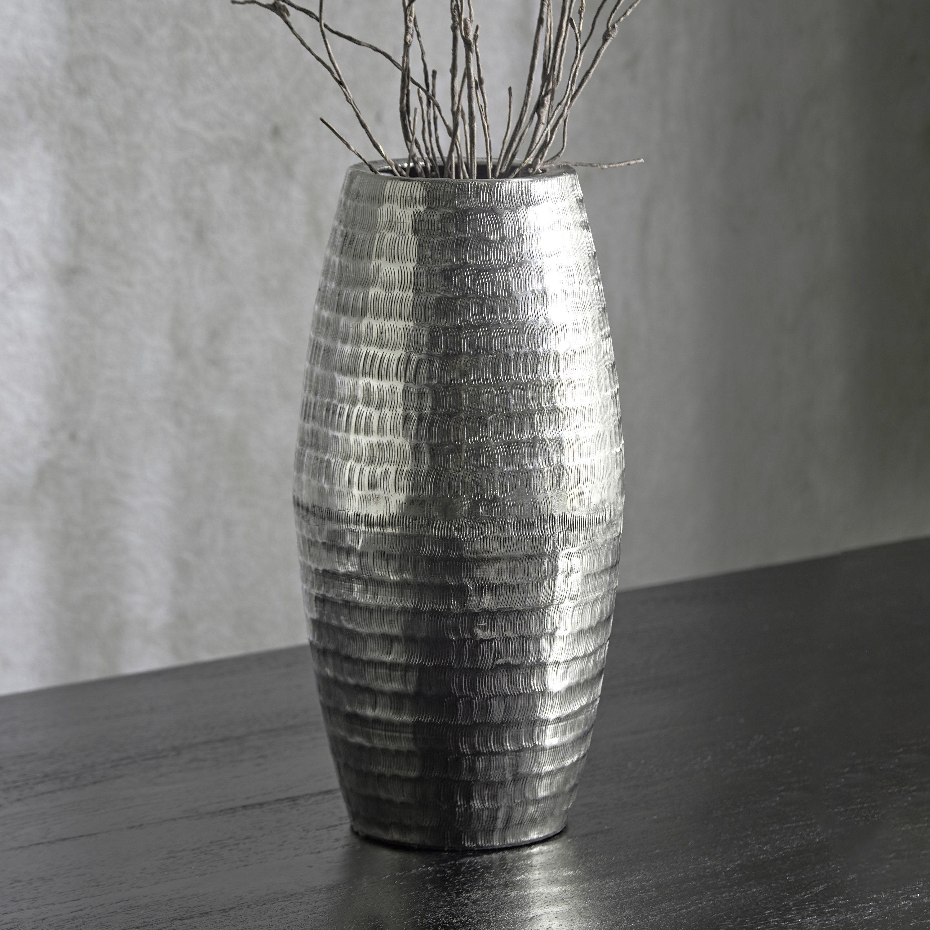 مزهرية عمودية مستديرة مطروقة من الألومنيوم من ليت - 19x19x39 سم-hbxbedroom-decorandaccessories-vases-image-1