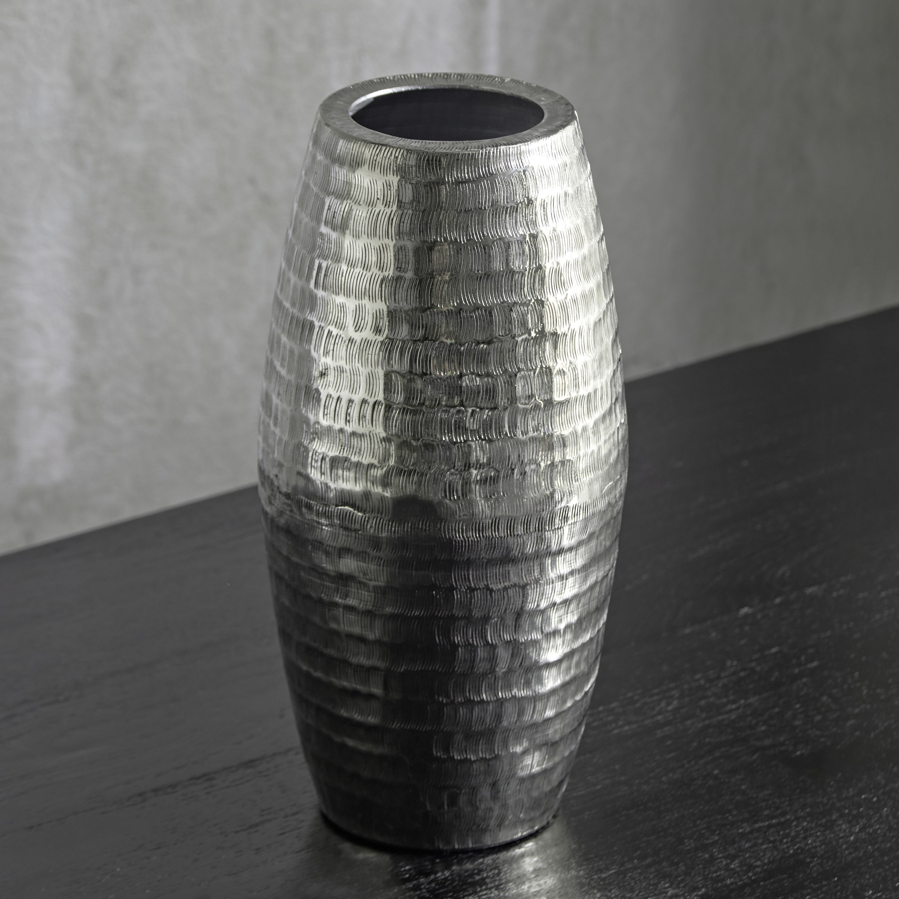 مزهرية عمودية مستديرة مطروقة من الألومنيوم من ليت - 19x19x39 سم-hbxbedroom-decorandaccessories-vases-image-2
