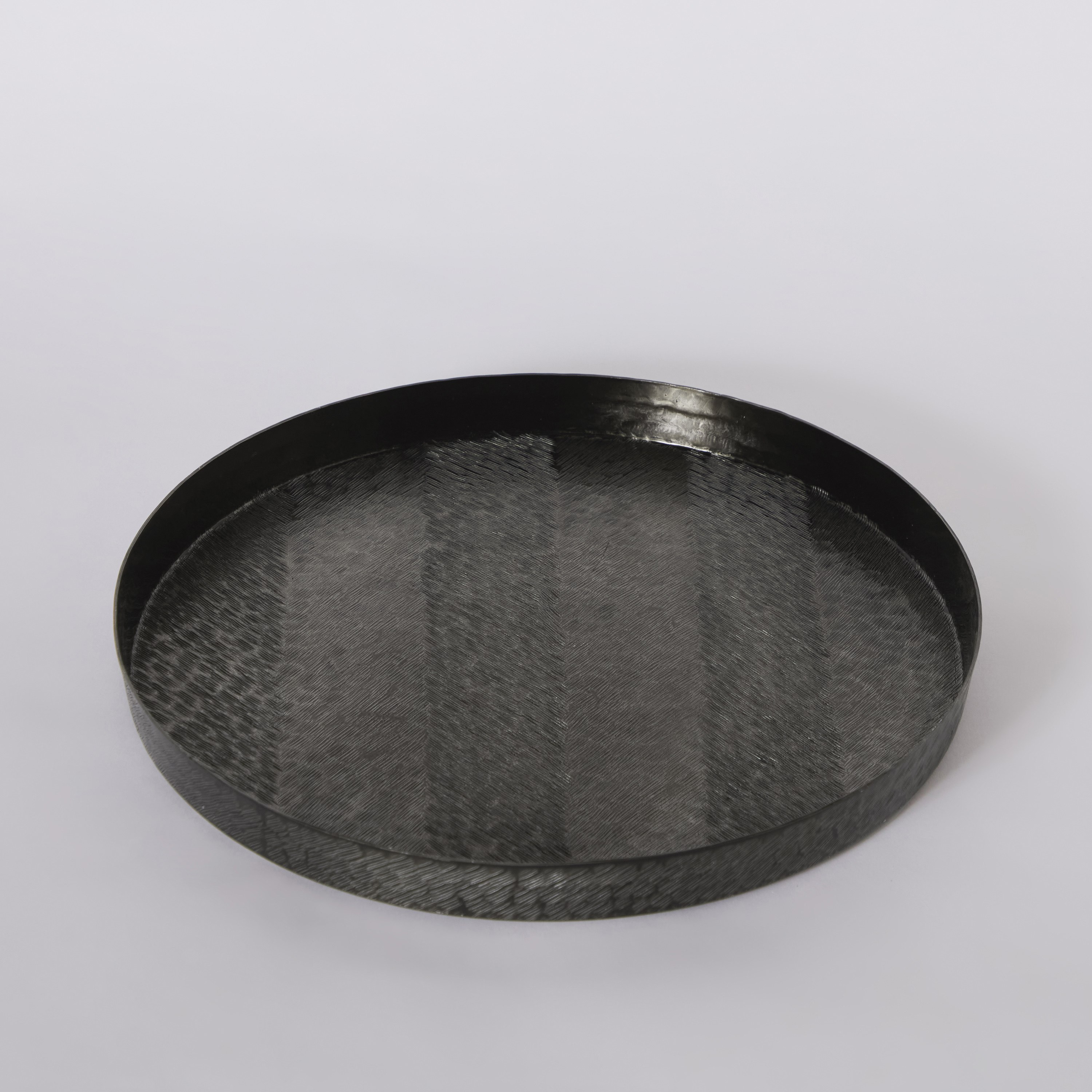 صحن ألومنيوم مستدير بنقوش متعرجة من ليت - 35x35x3 سم-hbxhomeware-hbxdecorandfurnishings-image-5