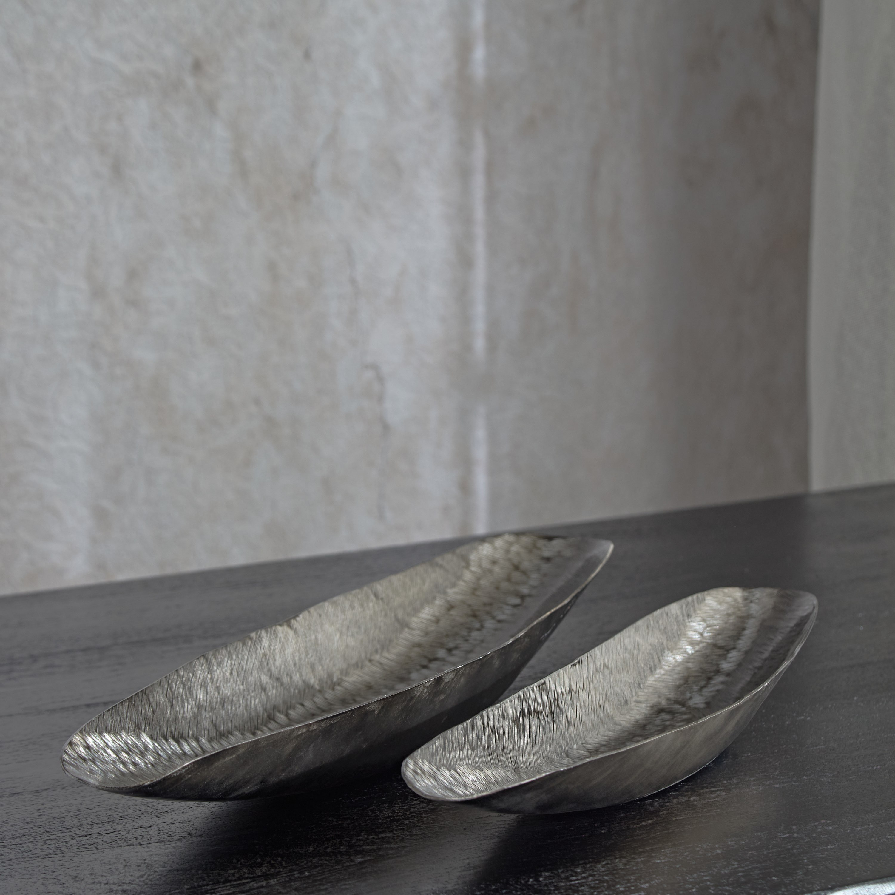 وعاء ألومنيوم بتصميم قارب طويل ونقوش متعرجة قطعتين من ليت-hbxdecorandfurnishings-homeaccessories-bowls-image-2