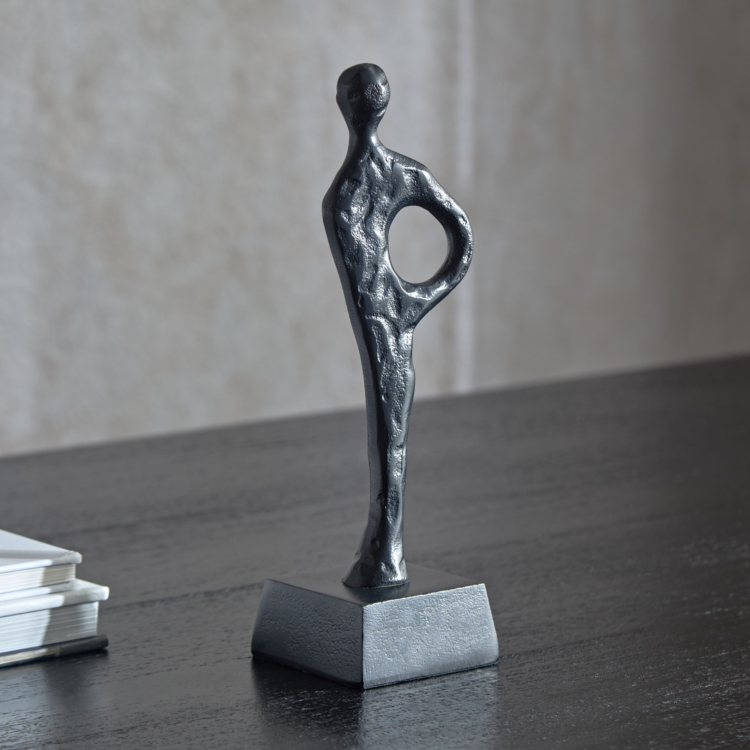 تمثال ألومنيوم من ليت- 7x7x24 سم-hbxhomeware-homedecor-figurinesandornaments-image-1