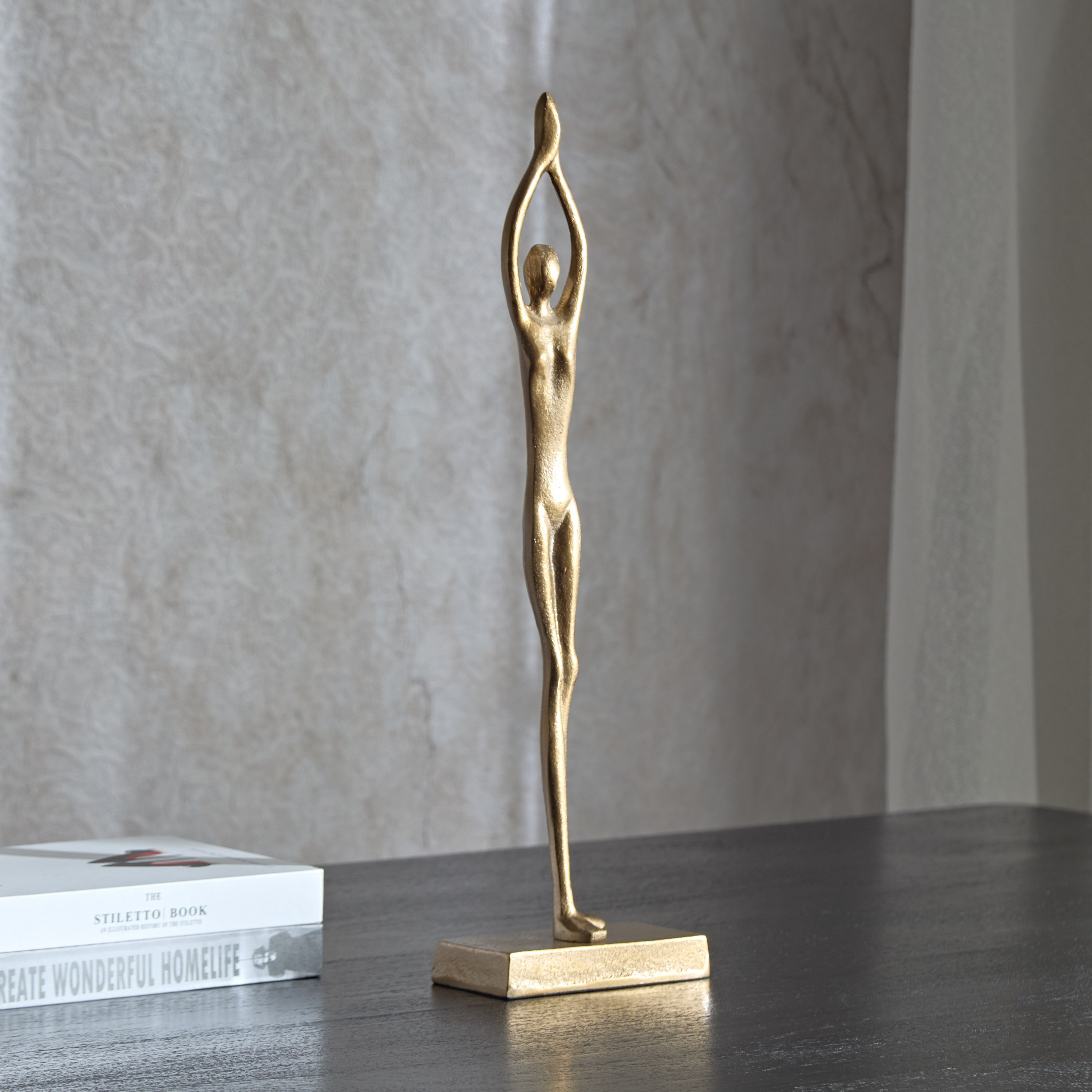 تمثال ألومنيوم رفيع من ليت - 16x8x51 سم-hbxhomeware-homedecor-figurinesandornaments-image-1