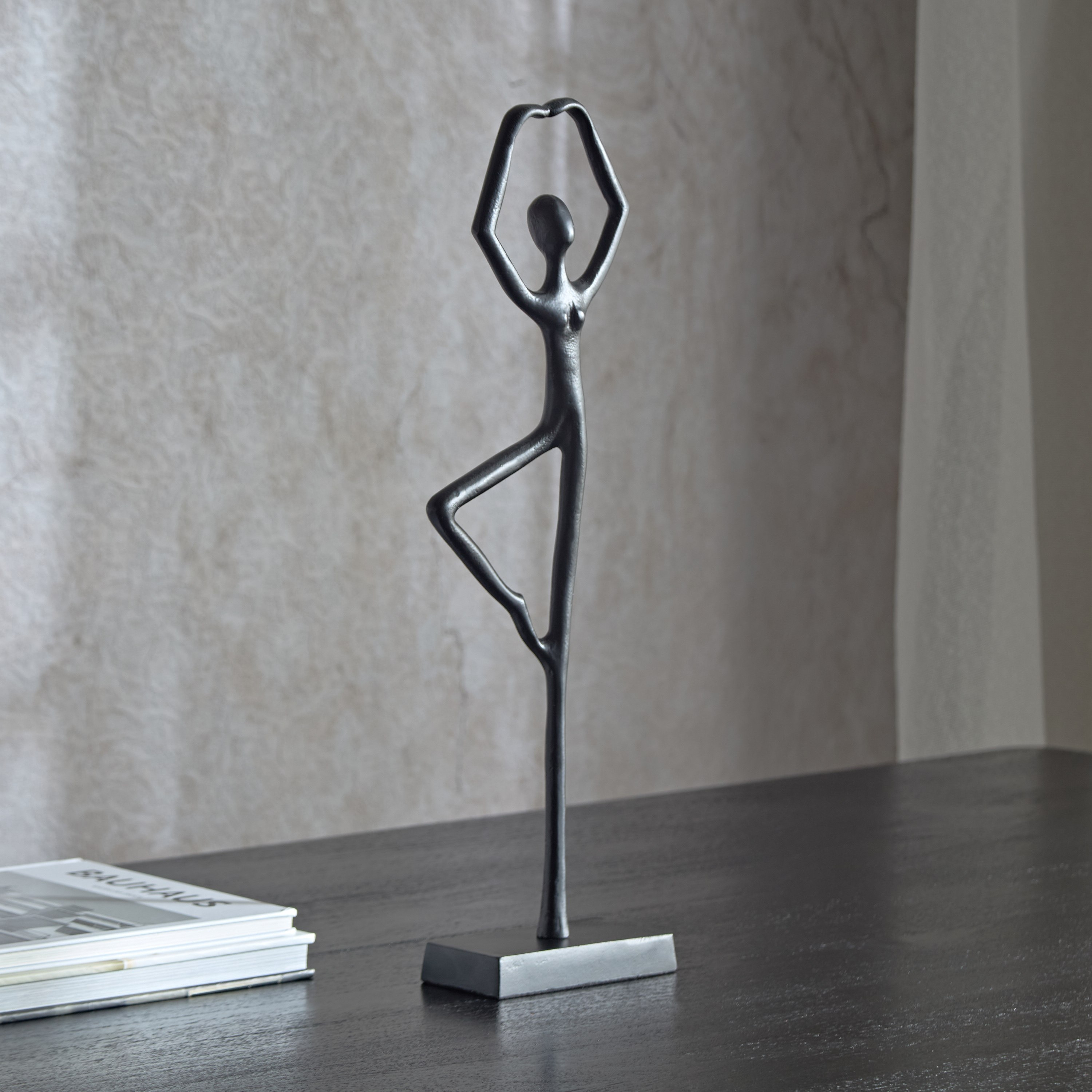 تمثال ألومنيوم رفيع من ليت - 13x9x48 سم-hbxhomeware-homedecor-figurinesandornaments-image-1