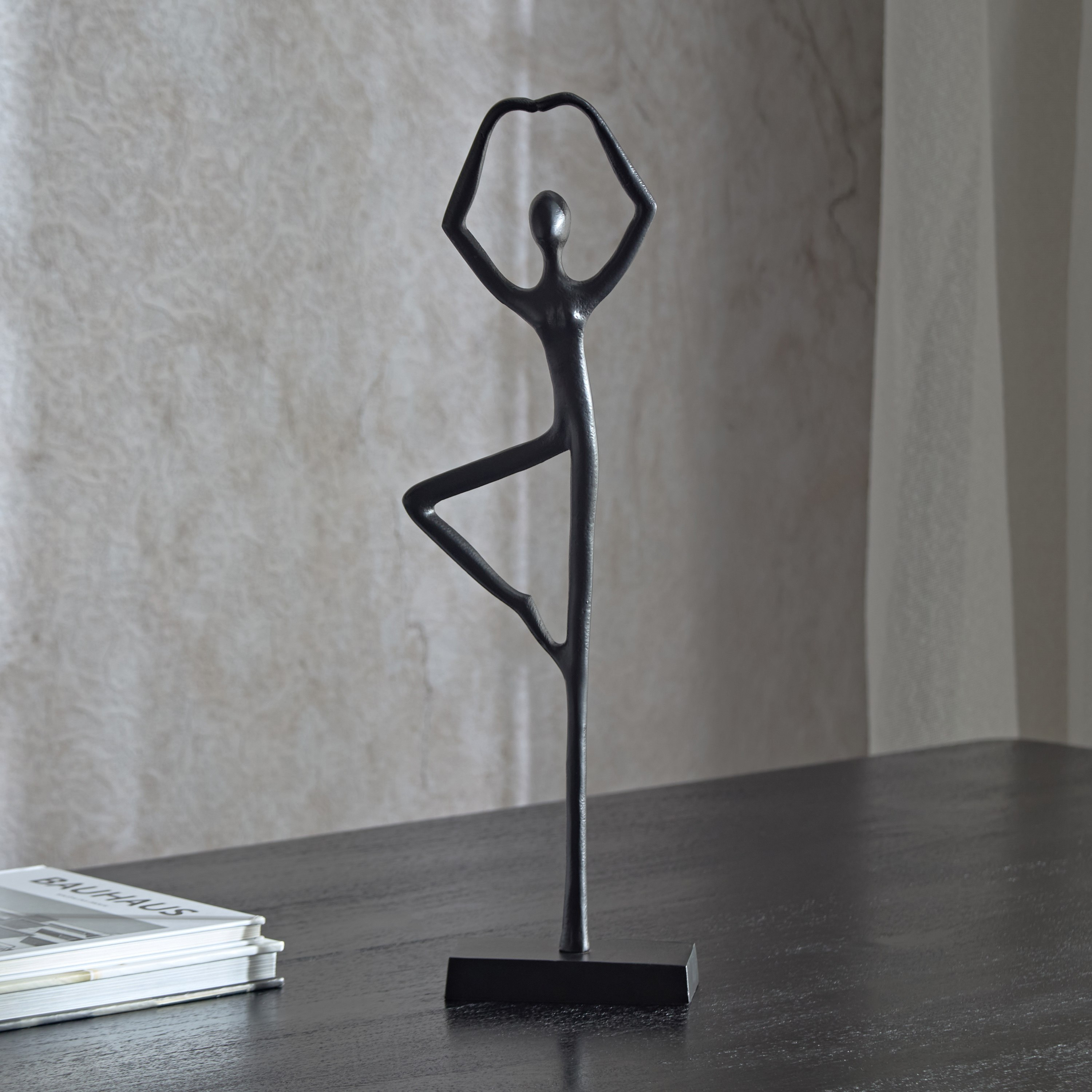 تمثال ألومنيوم رفيع من ليت - 13x9x48 سم-hbxhomeware-homedecor-figurinesandornaments-image-2
