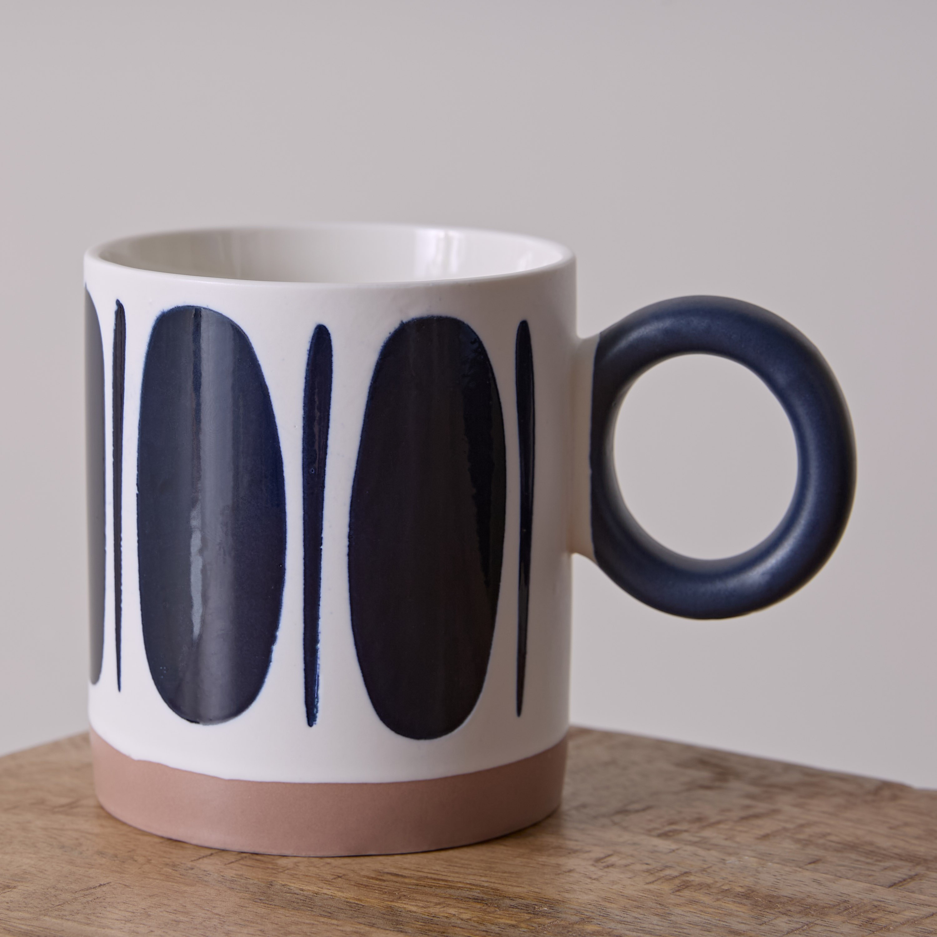 مج بقعر زجاجي أكسيس من إيبوني- 400 مل-hbxhomeware-diningandtabletop-coffeeandteasets-image-1