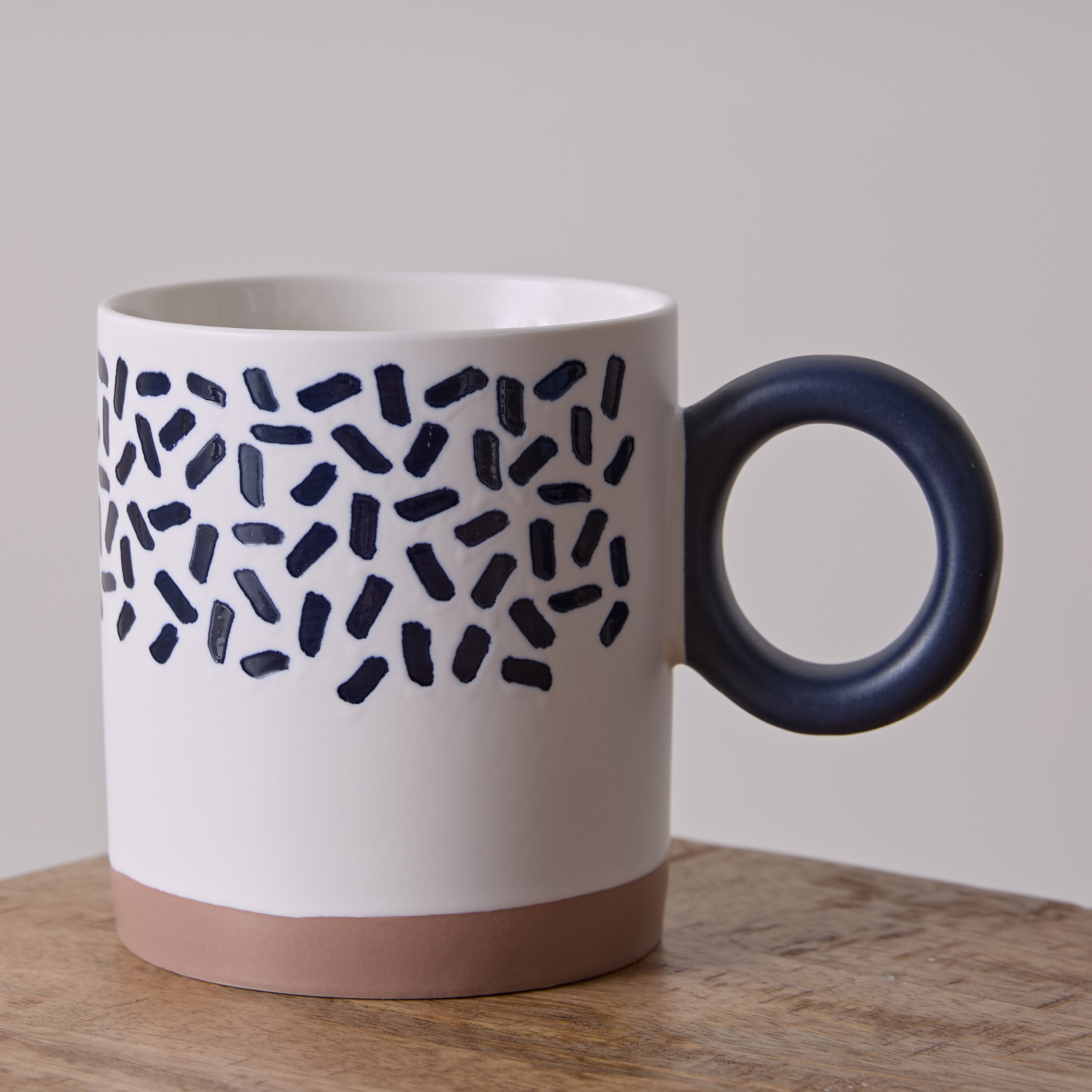 مج مزجج بقعر مغاير كينسي من إبوني- 400 مل-hbxhomeware-diningandtabletop-coffeeandteasets-image-1