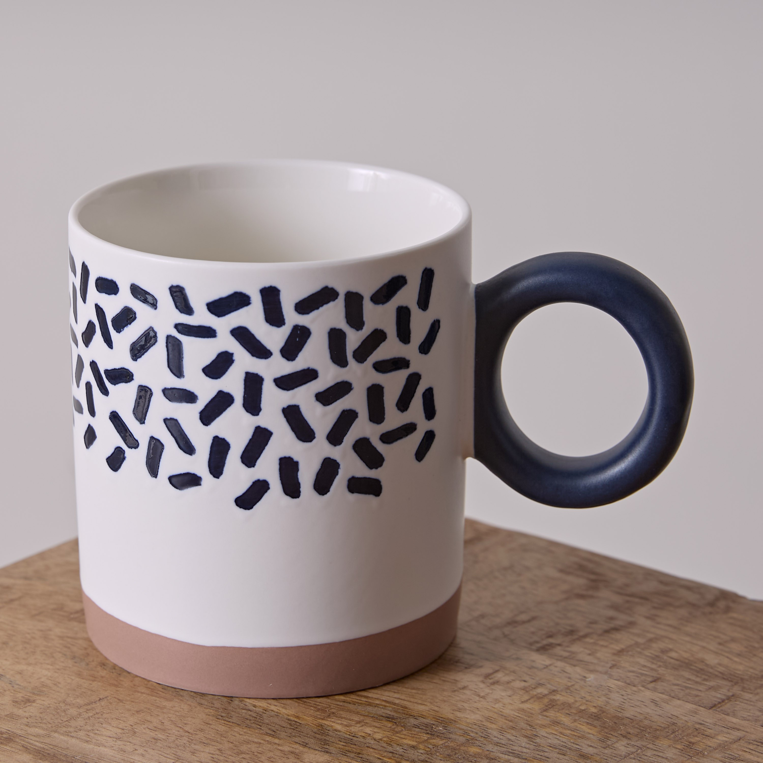 مج مزجج بقعر مغاير كينسي من إبوني- 400 مل-hbxhomeware-diningandtabletop-coffeeandteasets-image-2