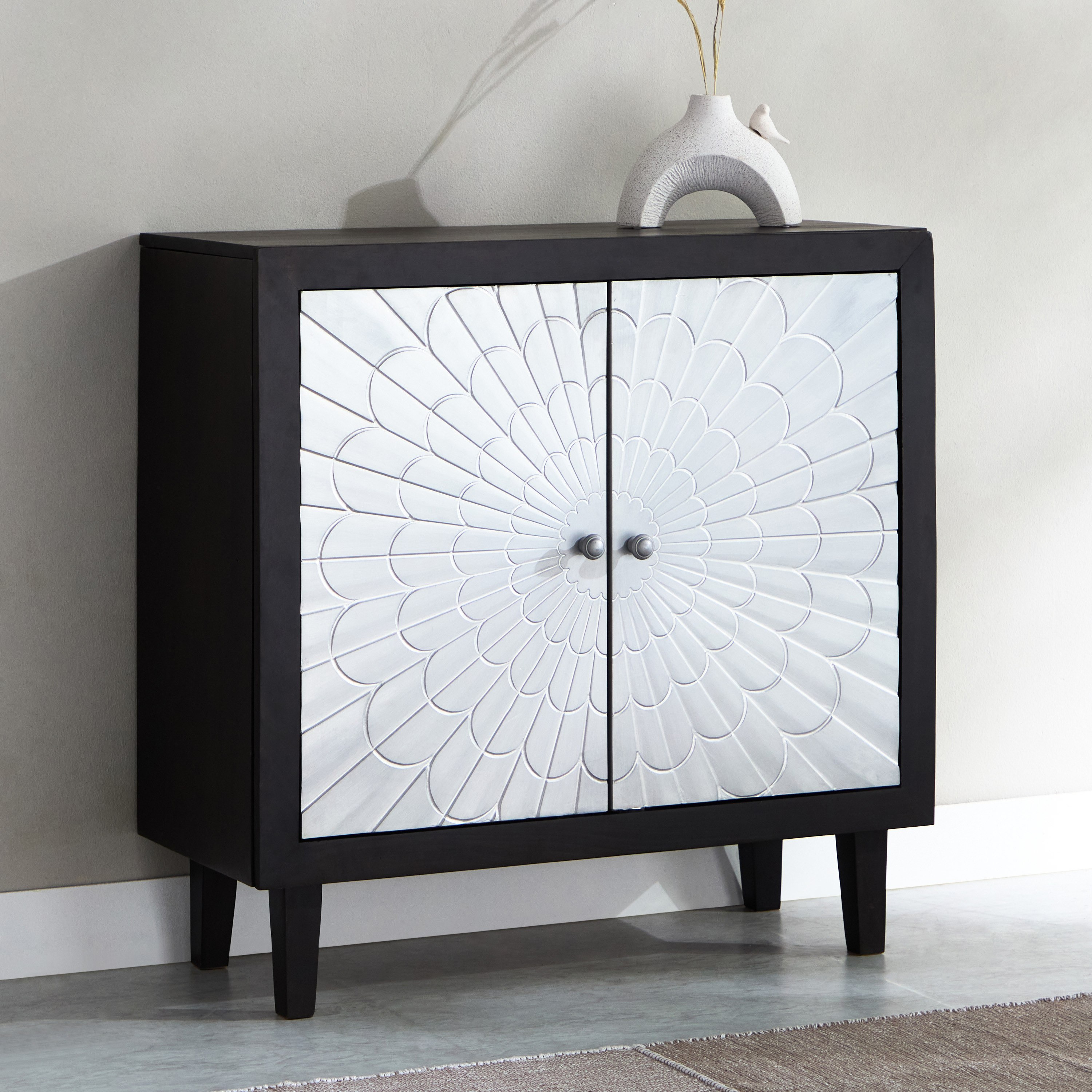 خزانة بوفيه من الخشب الصلب بأبواب مطلية بالألومنيوم - صن برست من فيندرا-hbxfurniture-diningroom-buffetsandsideboards-image-1