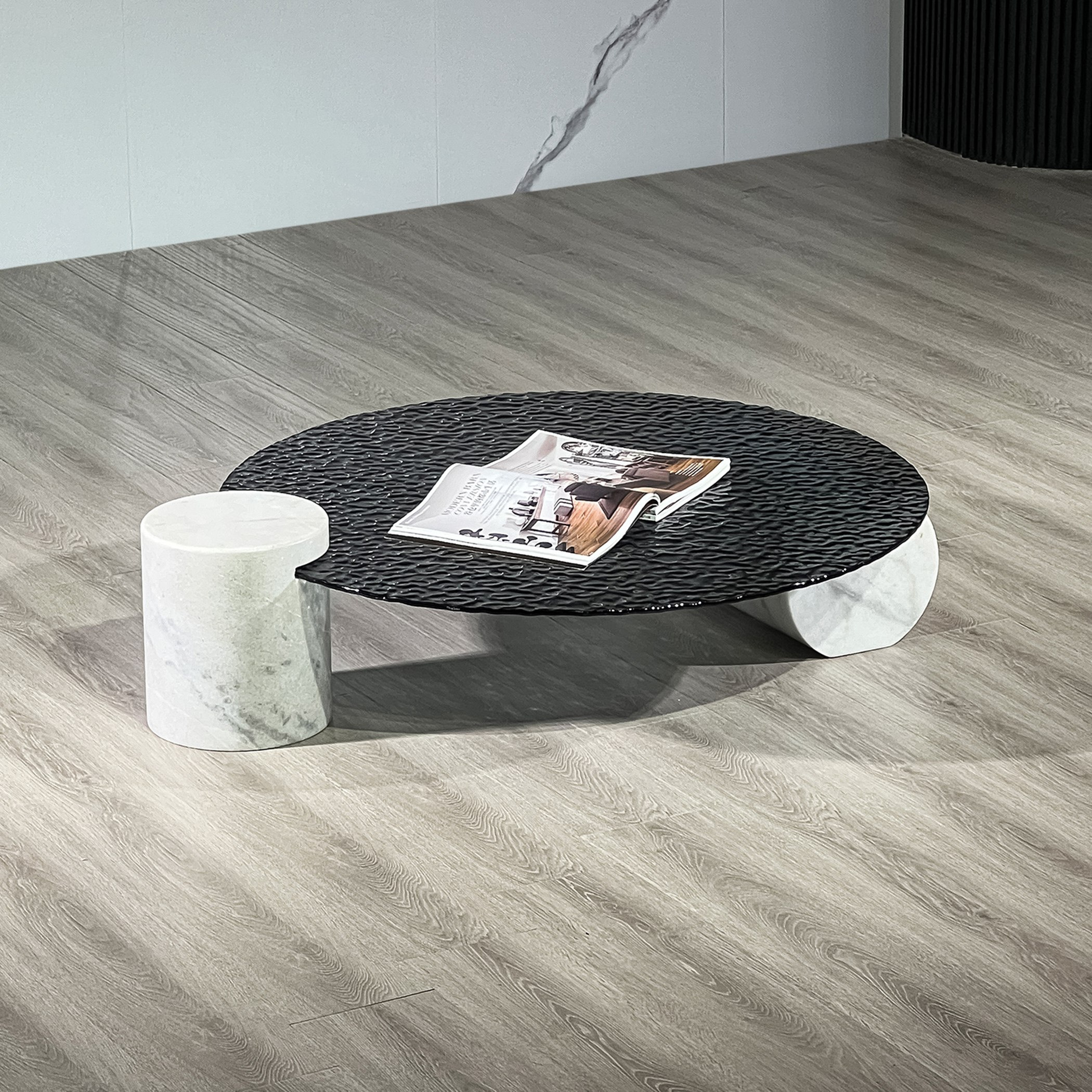 طاولة قهوة بسطح زجاجي وقاعدة رخامية من دلمون-PROMO_HB_AE_HBX10_TH1000_NEW_031025-image-5