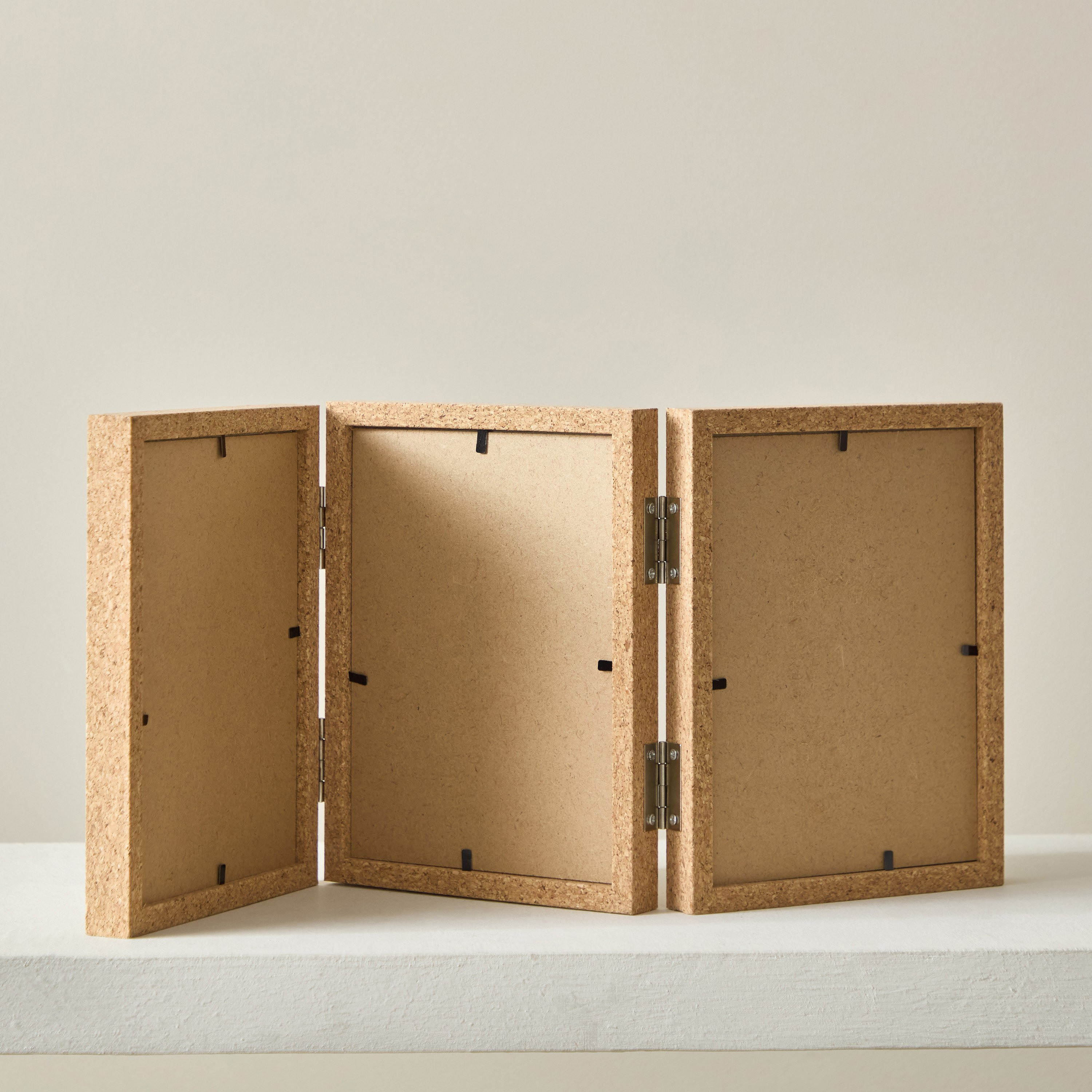 برواز زجاجي لـ3 صور من صابرينا - 45x20x2 سم-hbxbedroom-decorandaccessories-photoframes-image-4
