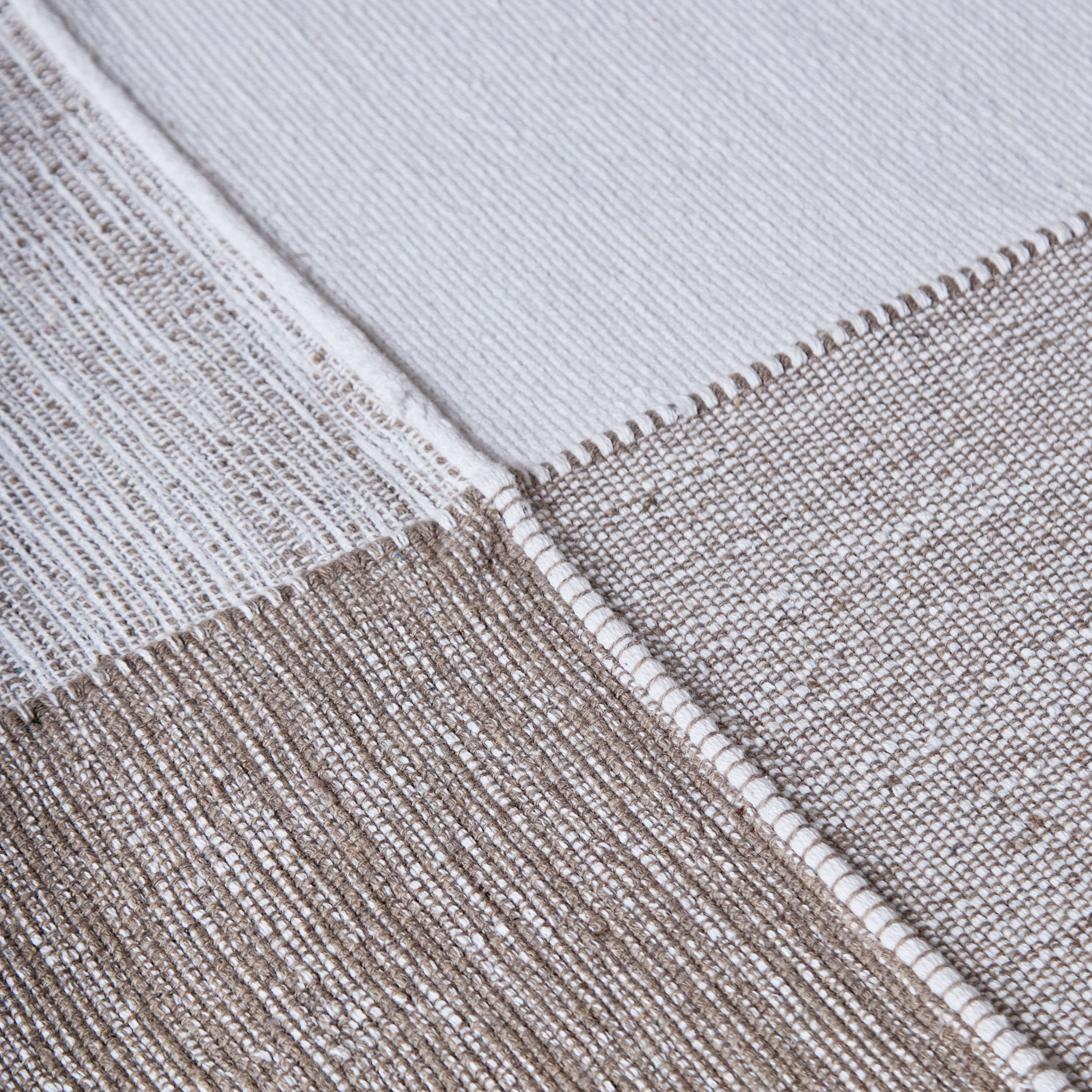 سجادة دوري مقلّمة مصنوعة يدويًا من القطن من ماديسون - 60x90 سم-hbxdecorandfurnishings-floorcoverings-rugs-image-3