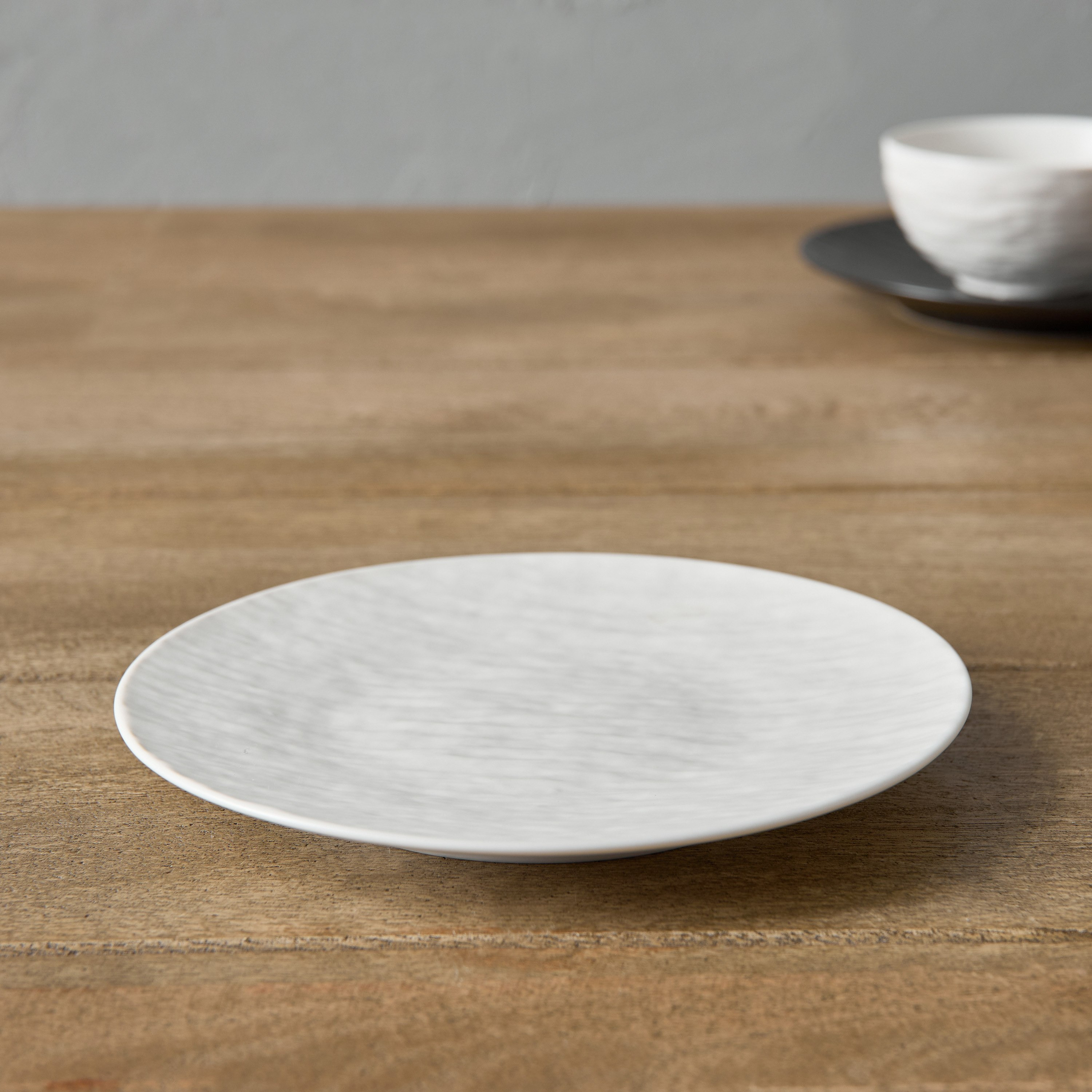 صحن جانبي من الخزف الصيني بتصميم متموّج - 20 سم-hbxdecorandfurnishings-tabletop-crockery-image-1