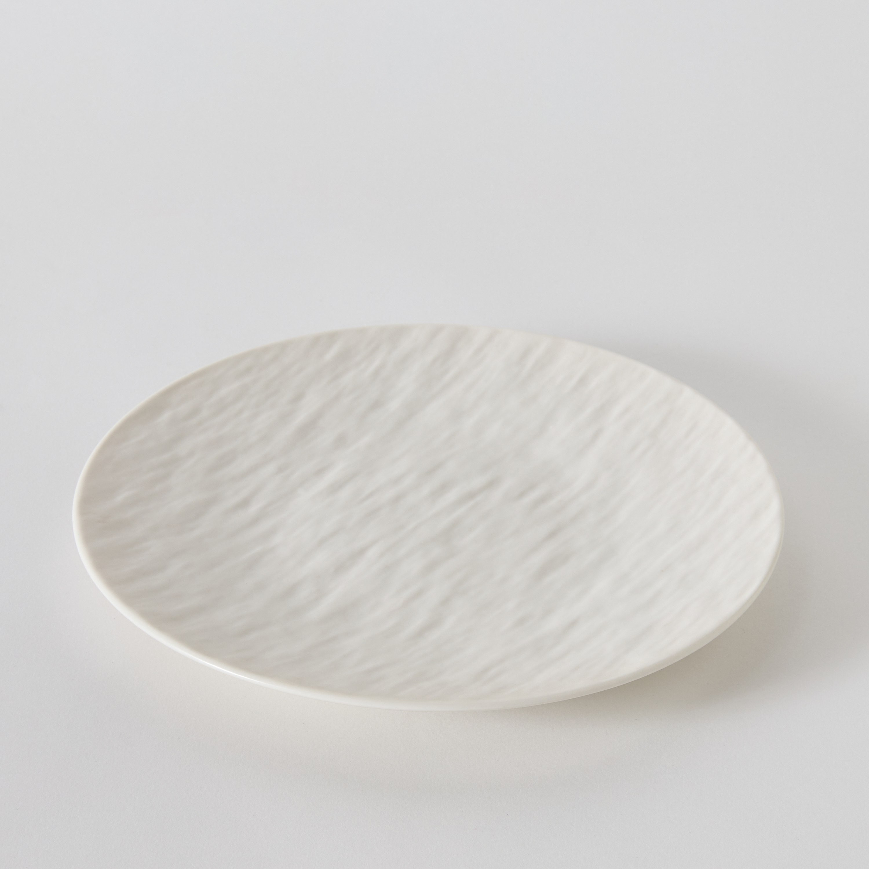صحن جانبي من الخزف الصيني بتصميم متموّج - 20 سم-hbxdecorandfurnishings-tabletop-crockery-image-5
