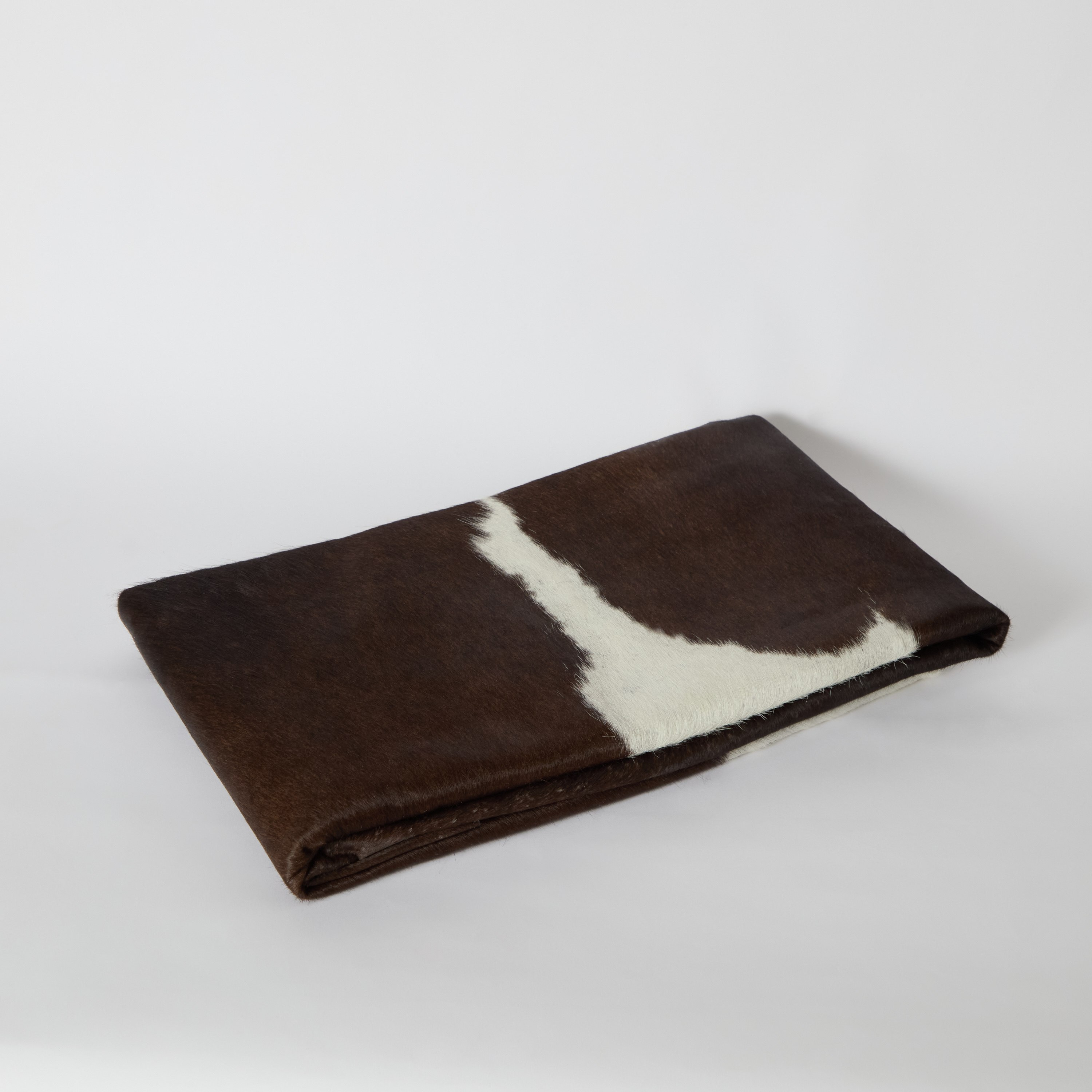 Erin Large Real Cow Hide - 170x200 to 200x220 cm-hbxdecorandfurnishings-floorcoverings-rugs-image-8