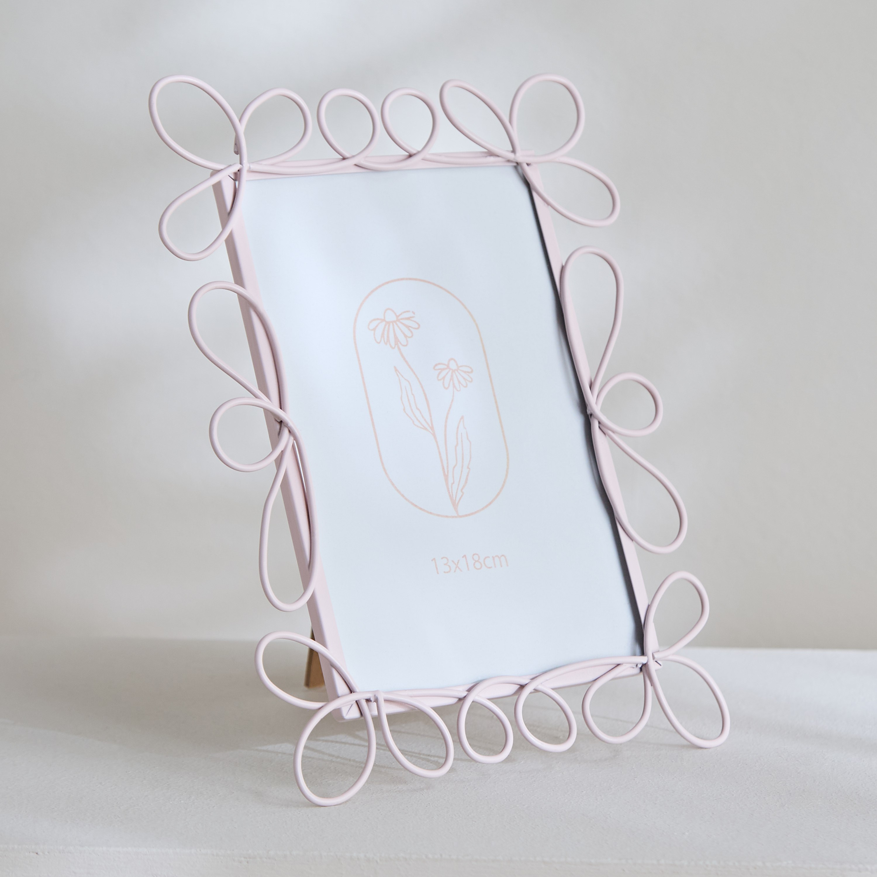 برواز صور بتصميم بتلات من فلاترباي - 18x23 سم-hbxbedroom-decorandaccessories-photoframes-image-1