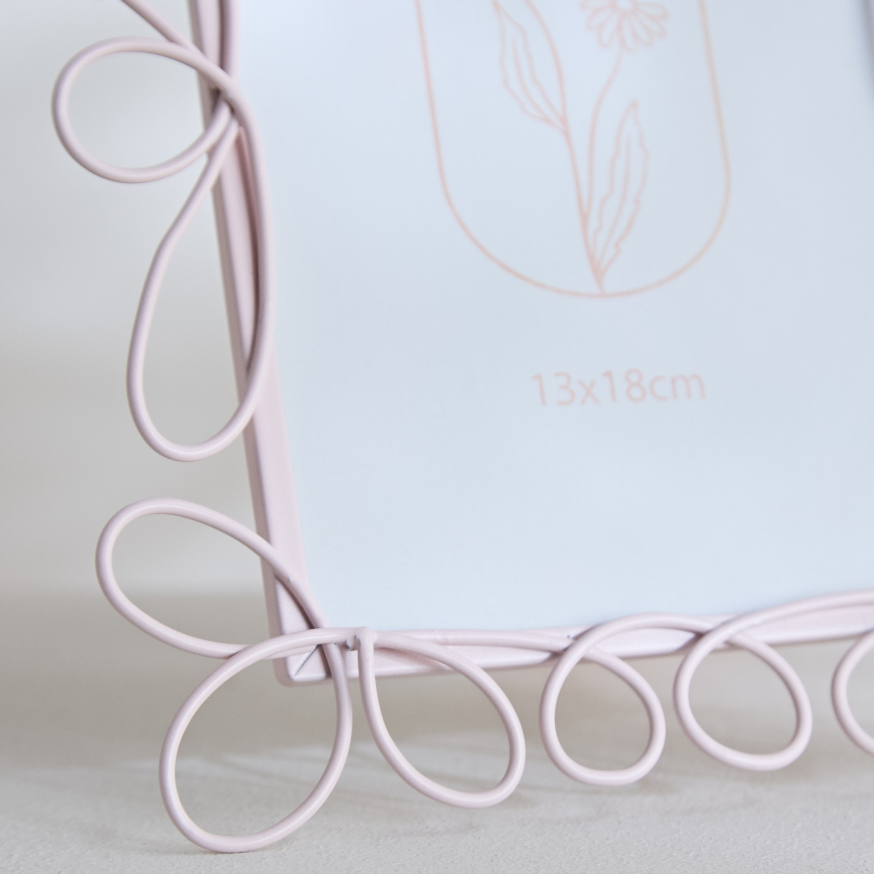 برواز صور بتصميم بتلات من فلاترباي - 18x23 سم-hbxbedroom-decorandaccessories-photoframes-image-4