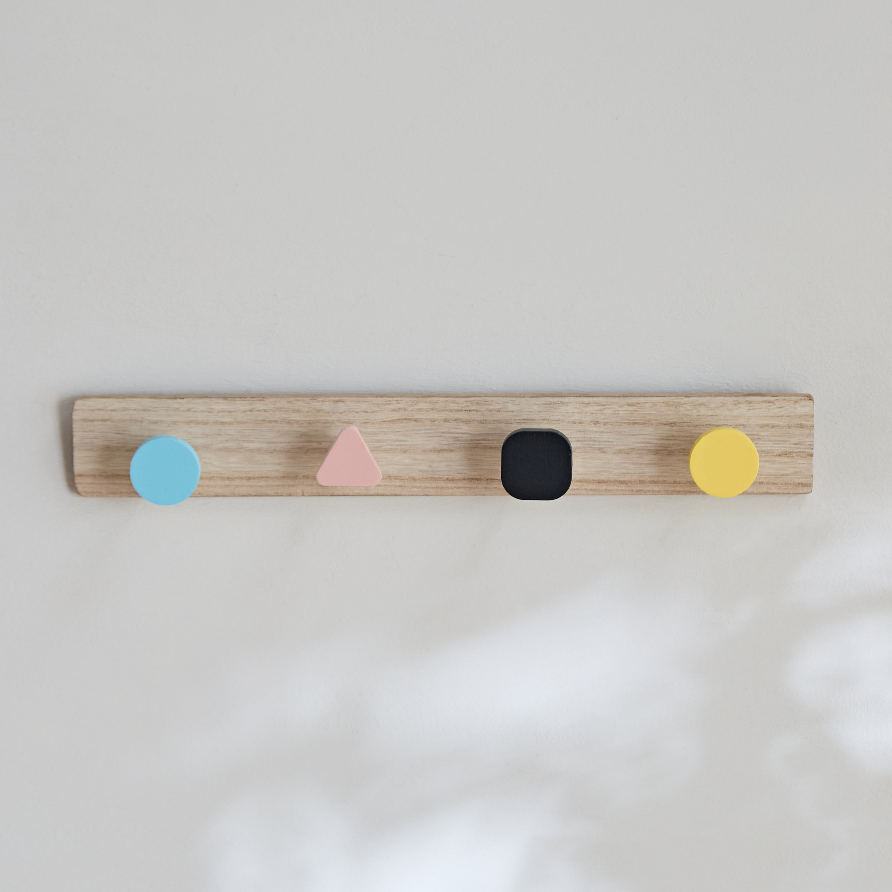 علّاقة ملابس بتصميم أشكال من بلاي لاند - 40x5.5 سم-hbxdiningroom-decorandaccessories-hooks-image-2