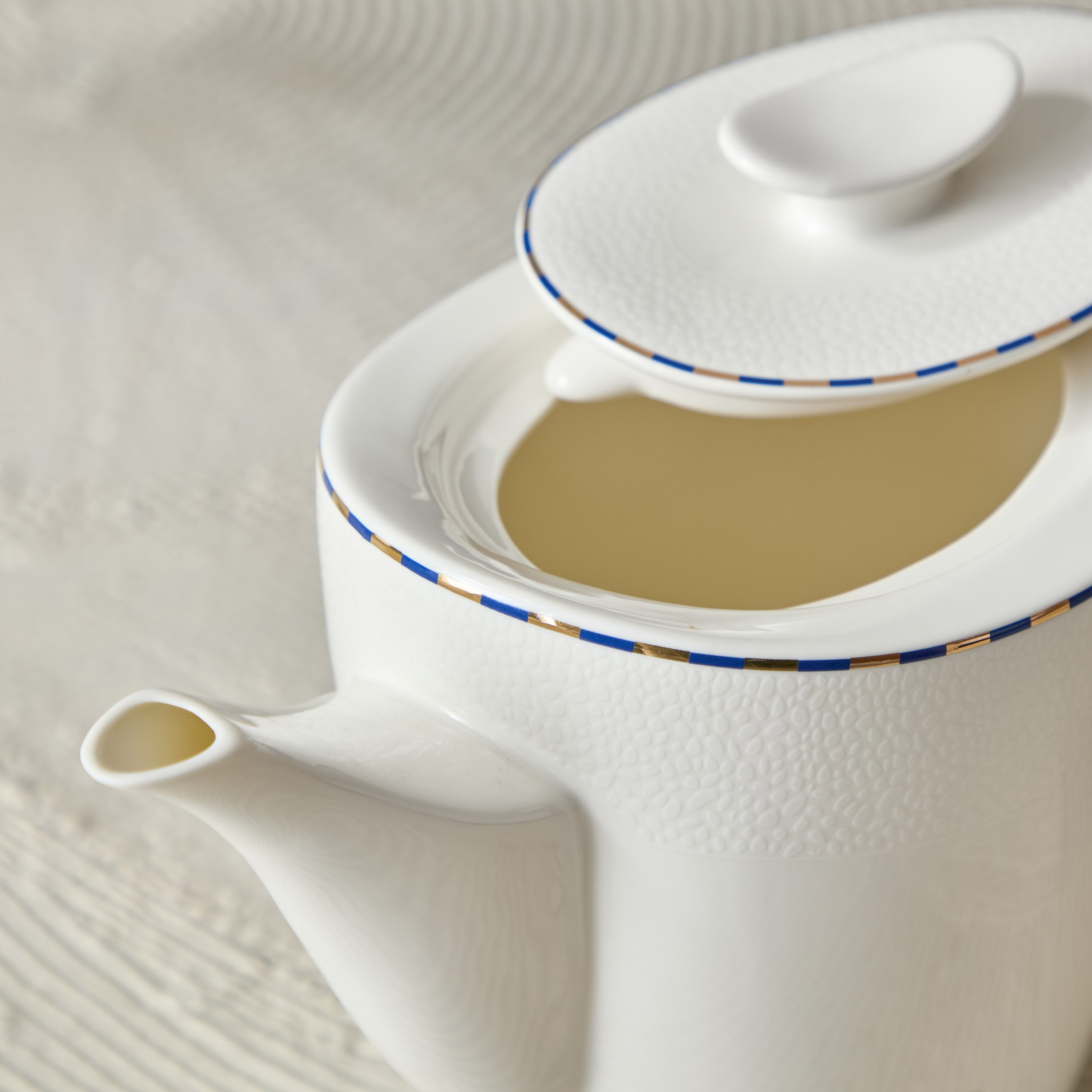 إبريق شاي من أزور - 1250 مل-hbxhomeware-hbxkitchen-image-3