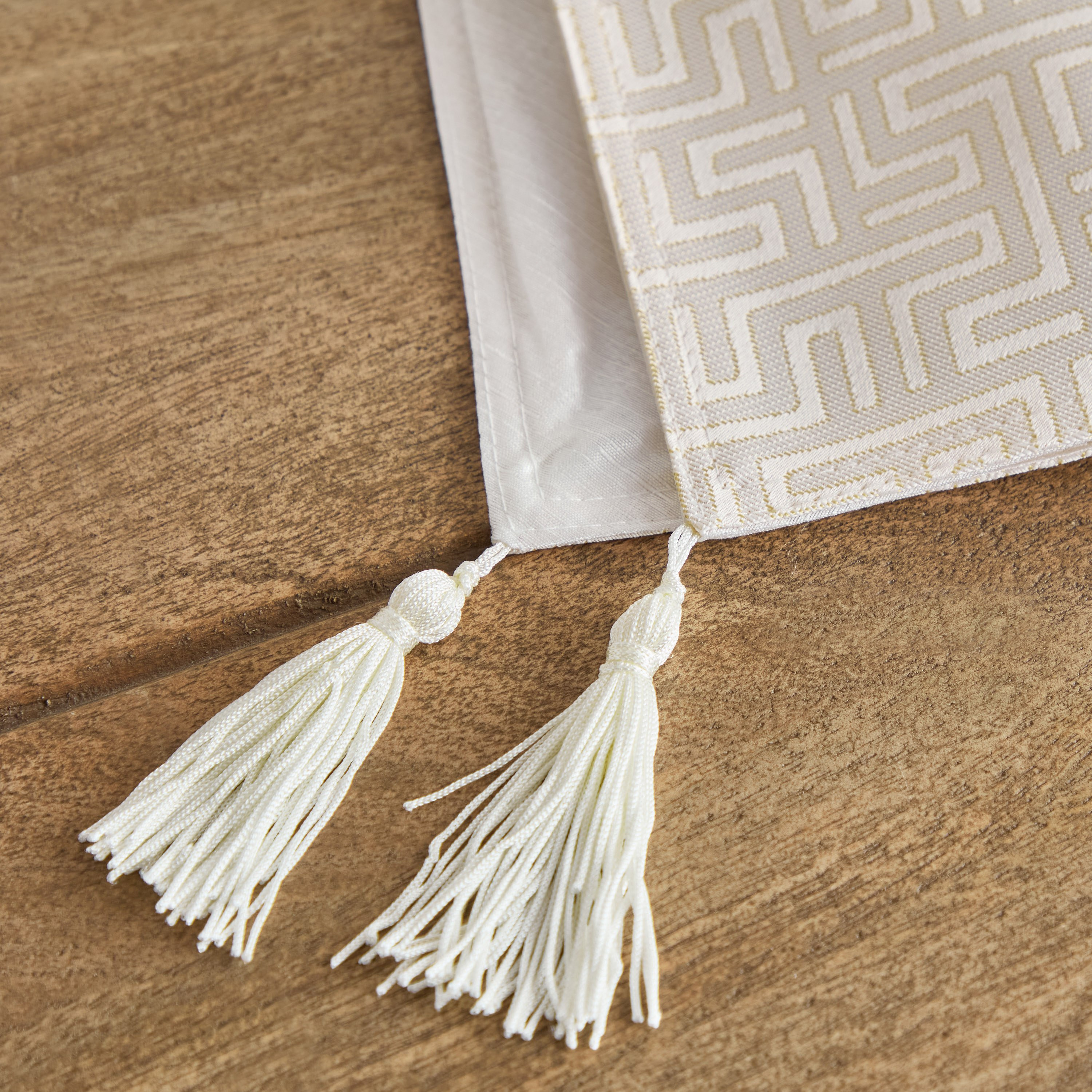 Harper Alim Jacquard Table Runner - 33x120 cm-hbxdecorandfurnishings-homefurnishings-tablelinens-image-4