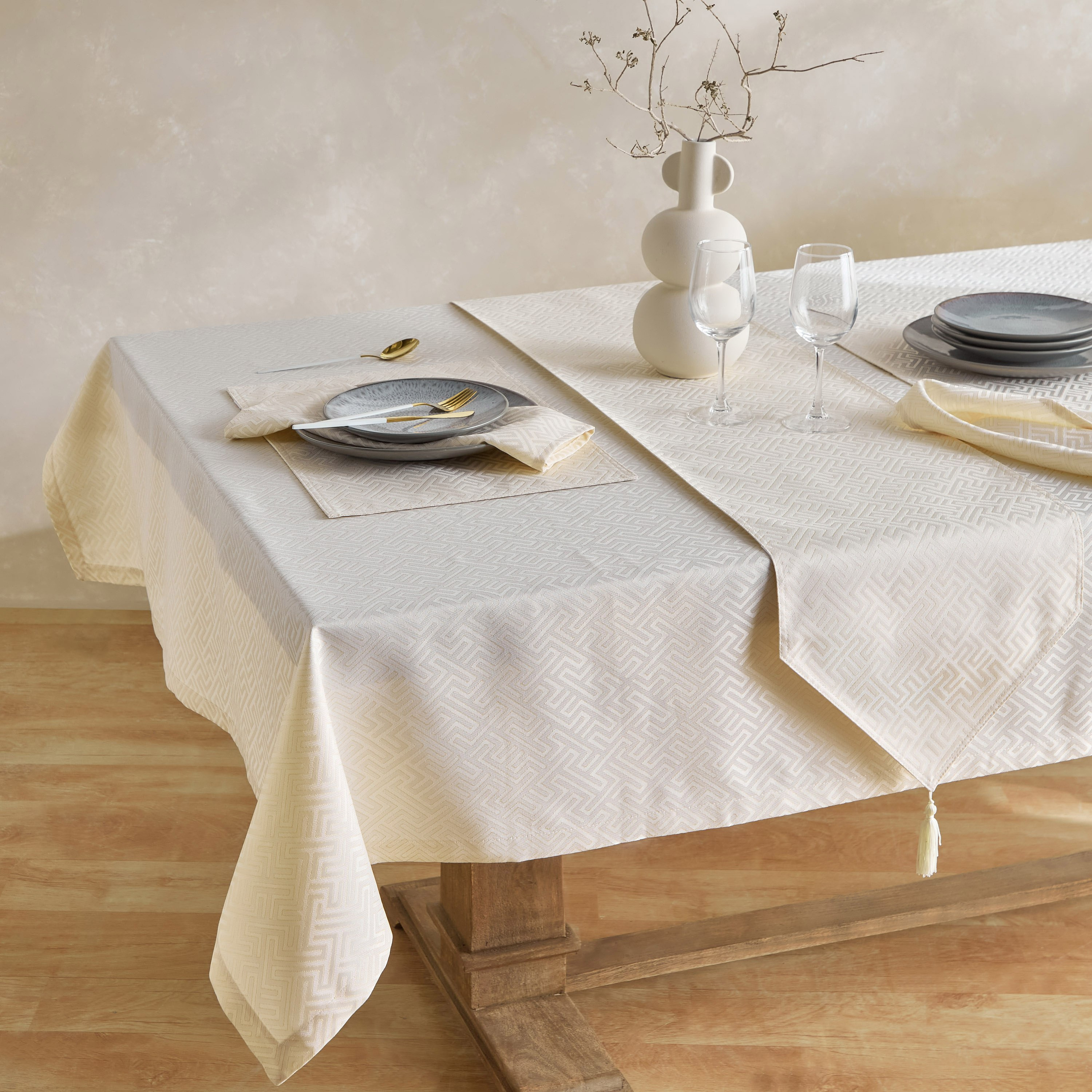 Harper Alim Jacquard Table Runner - 33x120 cm-hbxdecorandfurnishings-homefurnishings-tablelinens-image-5