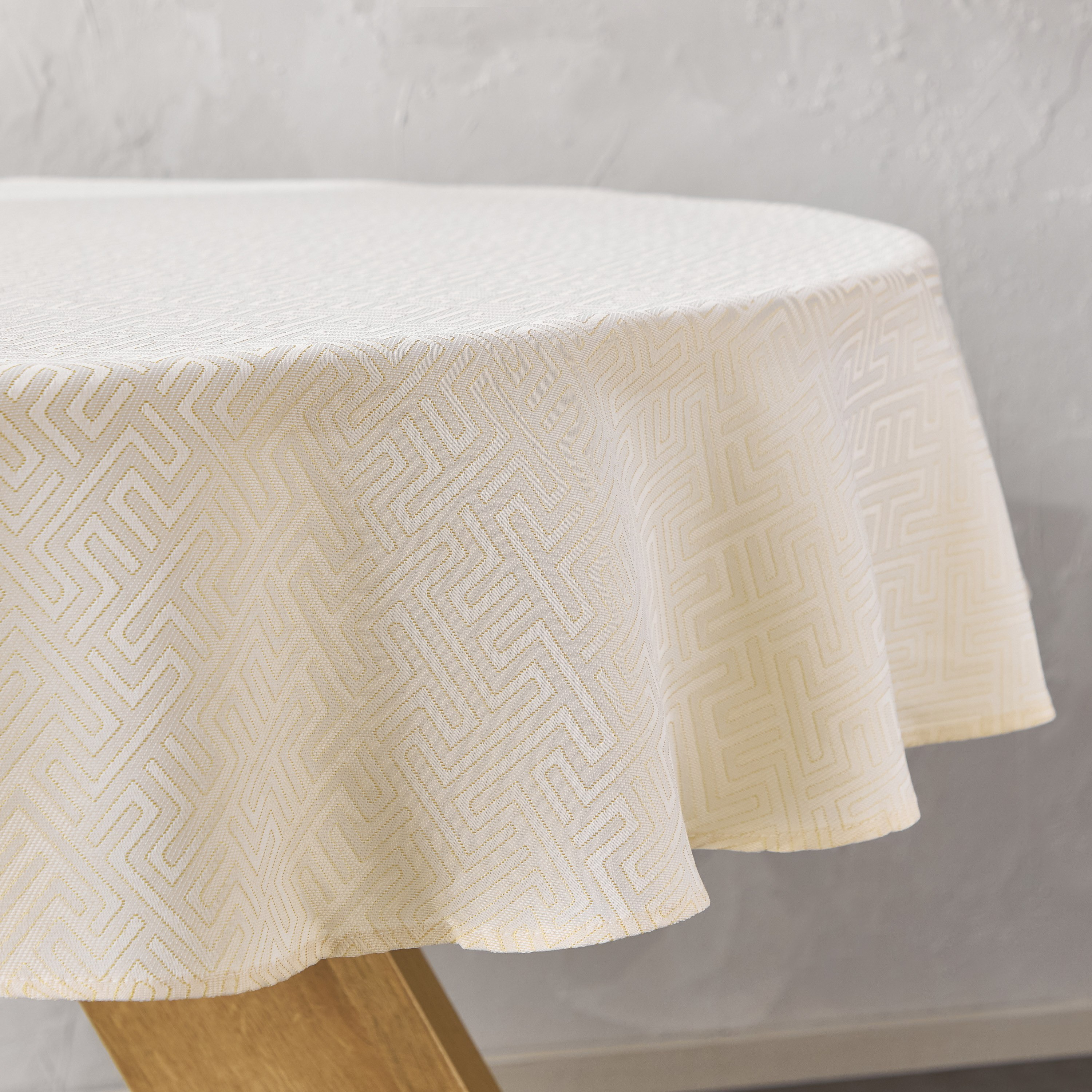 Harper Alim Jacquard Round Table Cloth - 140 cm-hbxdecorandfurnishings-homefurnishings-tablelinens-image-2