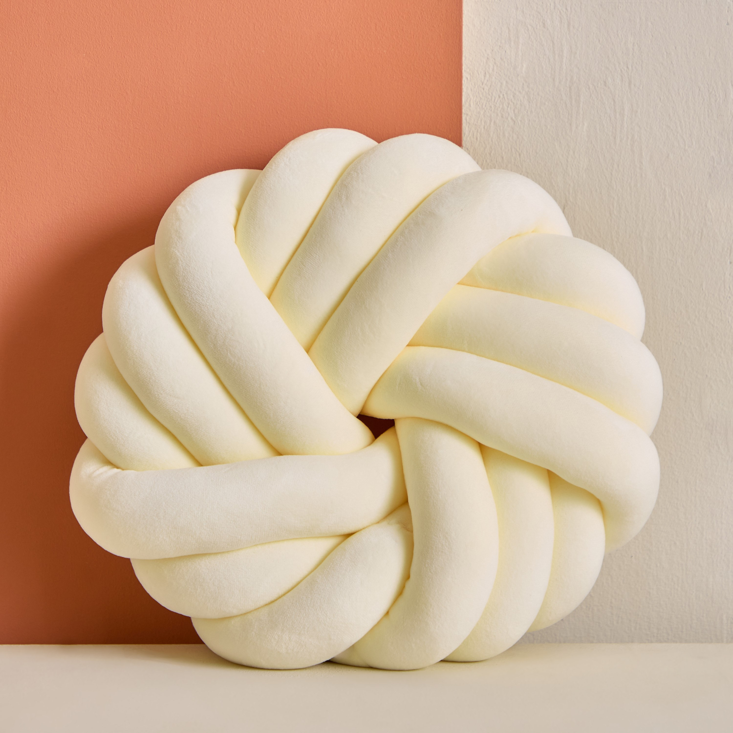 وسادة معقودة يدويًا  - كوشي لوفت- 35 سم-hbxhomeware-hbxkidsandyouth-image-1