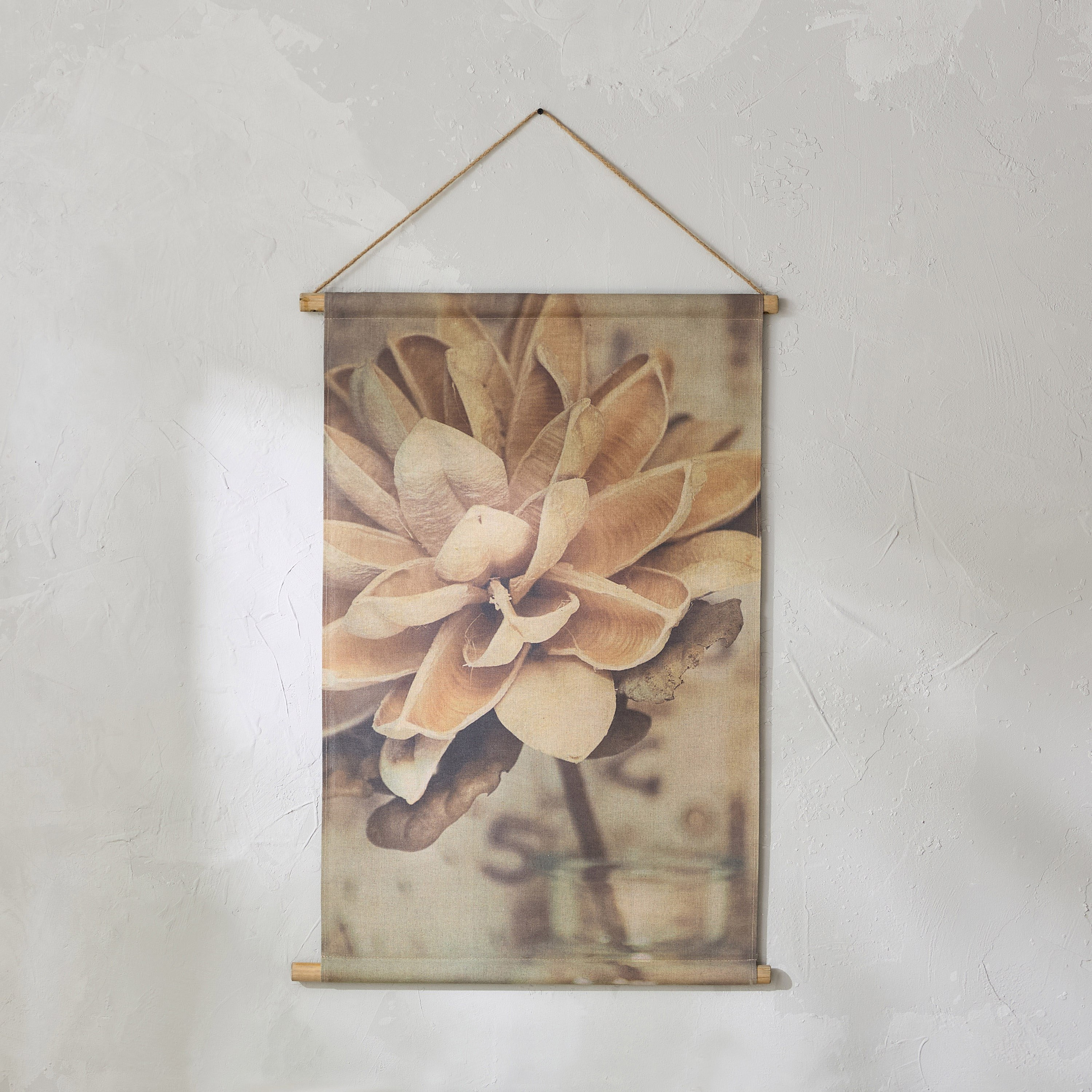 لوحة حائط زهرية من خشب التنوب والكتان من فولجا - 64x92 سم-hbxhomeware-hbxdecorandfurnishings-image-2