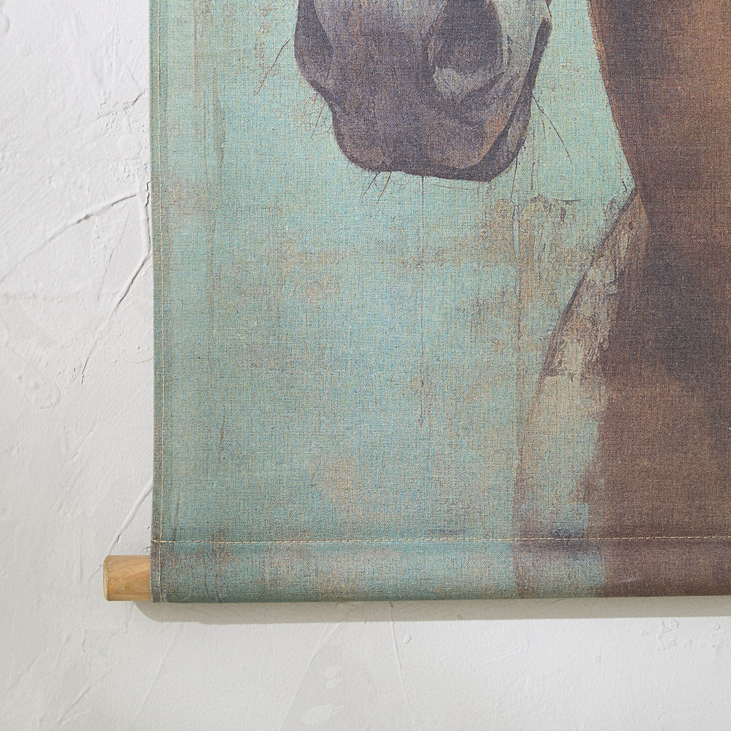 زينة حائط معلقة حصان من قماش الكتان وخشب التنوب من فولجا - 64x92 سم-hbxhomeware-hbxdecorandfurnishings-image-3
