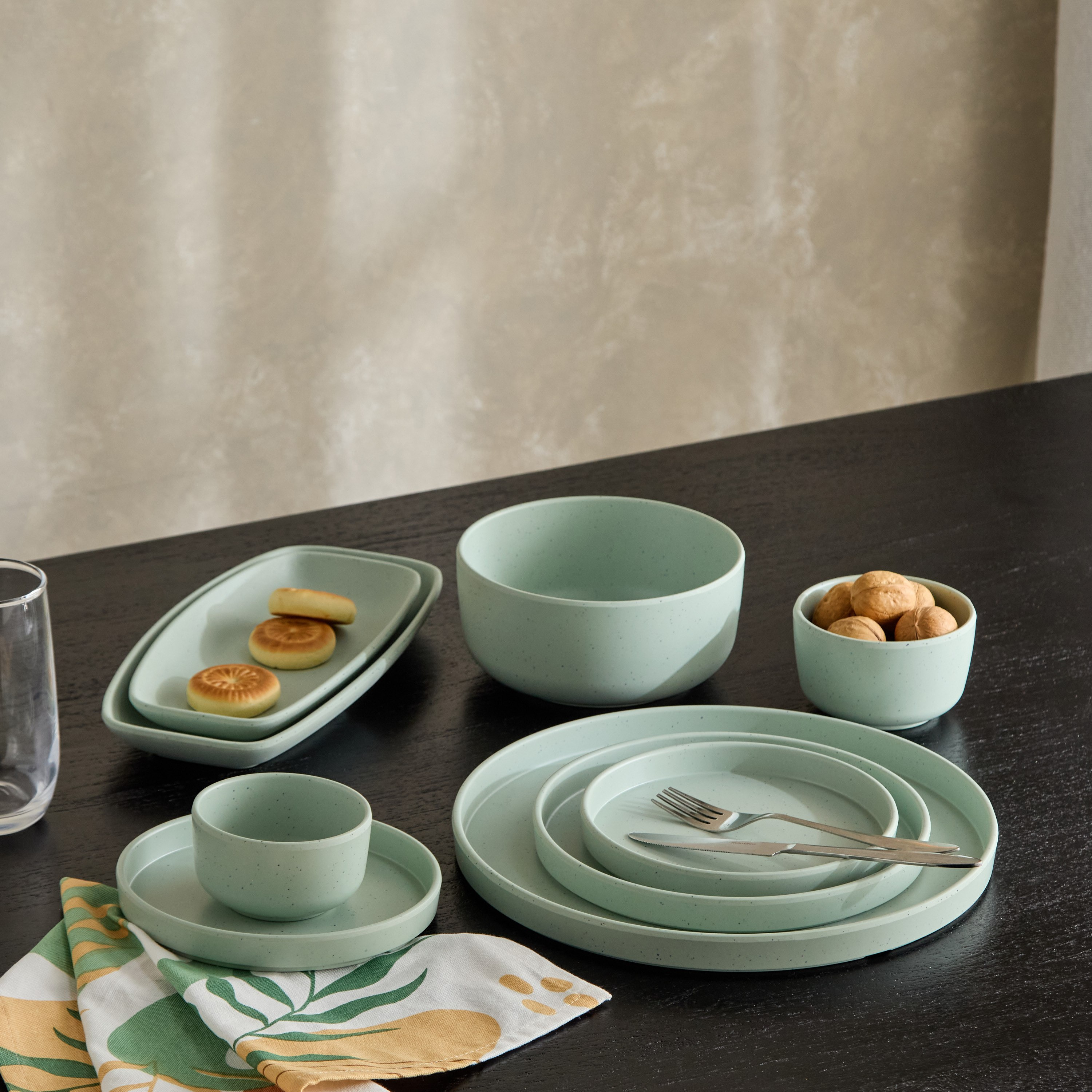 صحن عشاء من فانيلا سبيكل-hbxdecorandfurnishings-tabletop-crockery-image-4