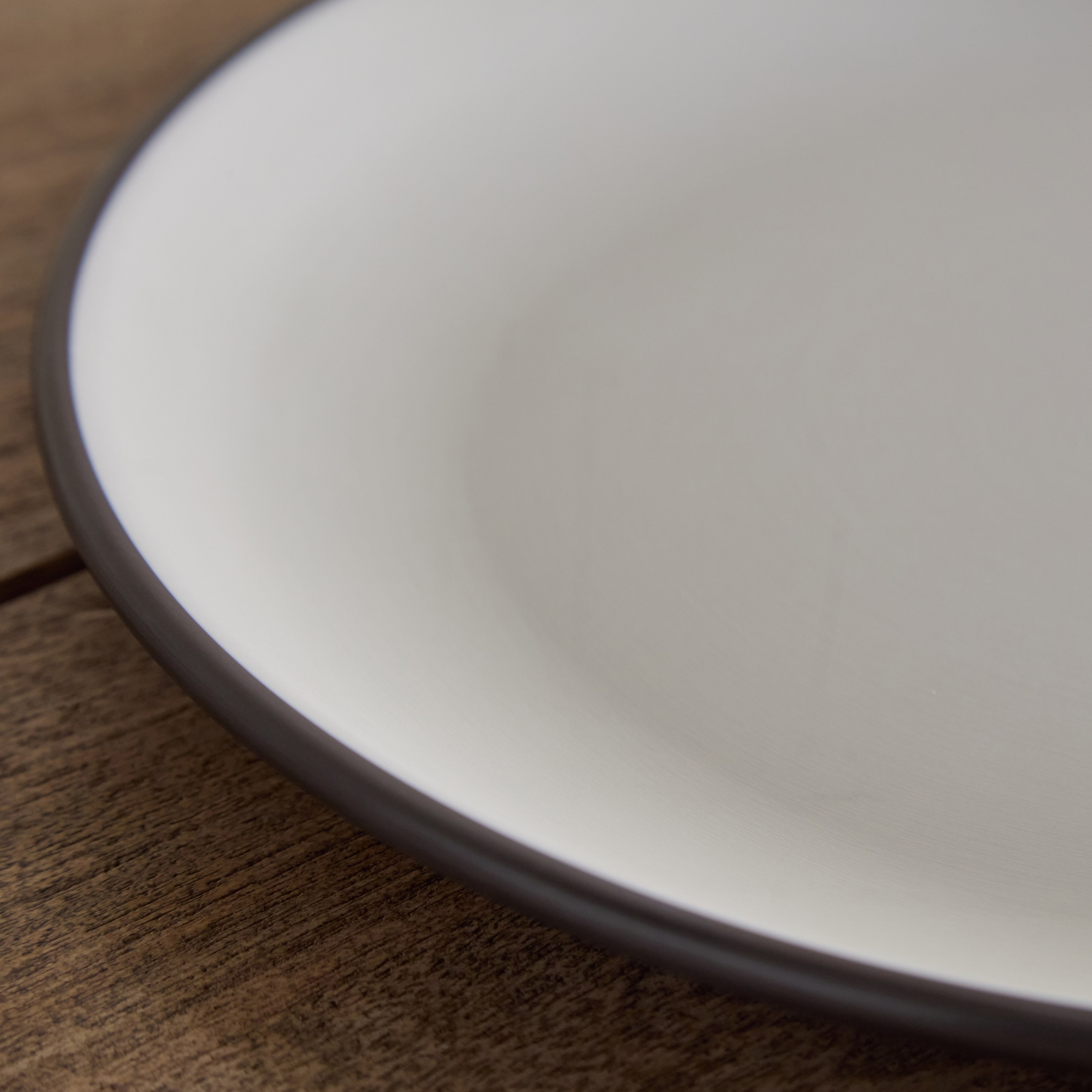صحن بوفيه بلونين من موكا ميست - 31 سم-hbxdecorandfurnishings-tabletop-crockery-image-3