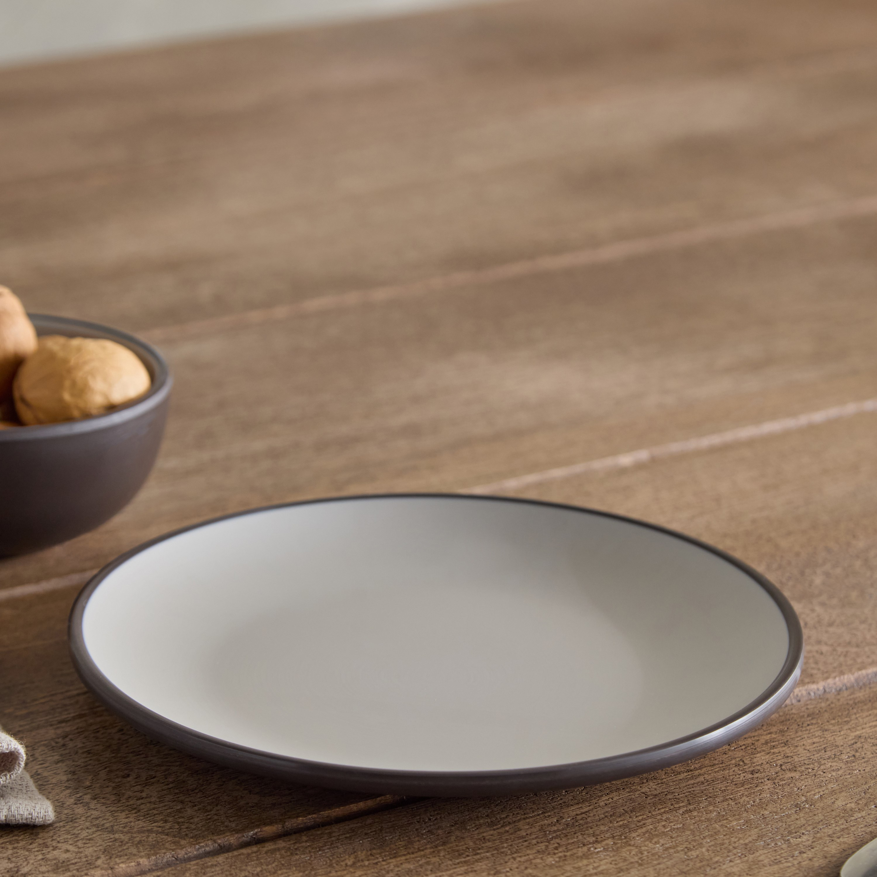 صحن صغير بلونين من موكا ميست - 18 سم-hbxdecorandfurnishings-tabletop-crockery-image-1