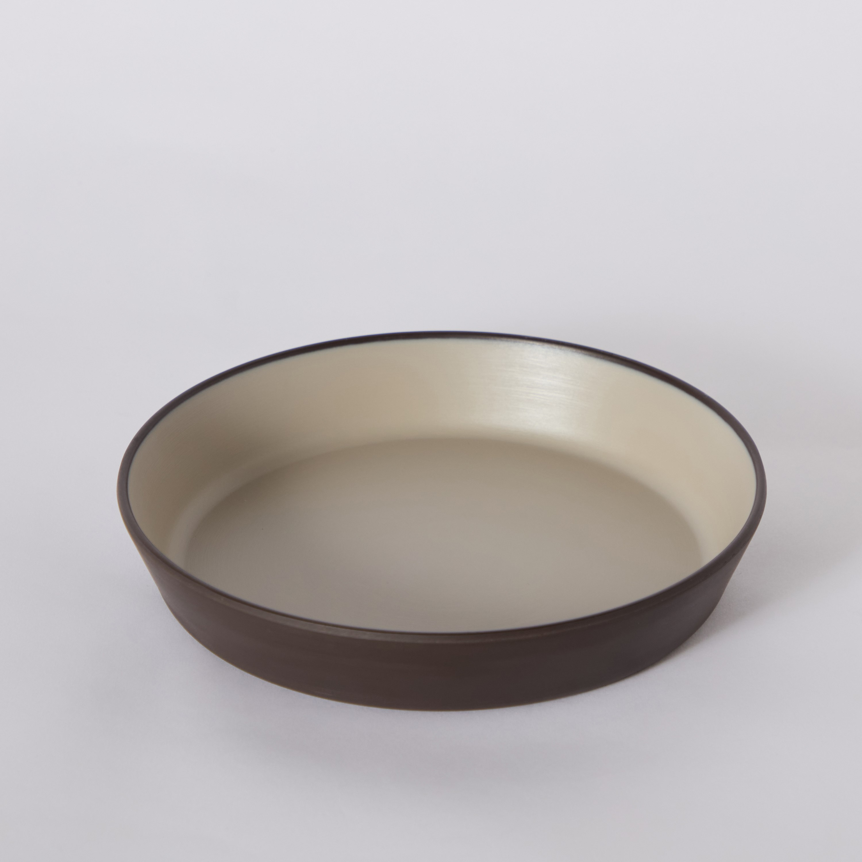 صحن عميق مستدير بلونين من موكا ميست  - 22 سم-hbxdecorandfurnishings-tabletop-crockery-image-5