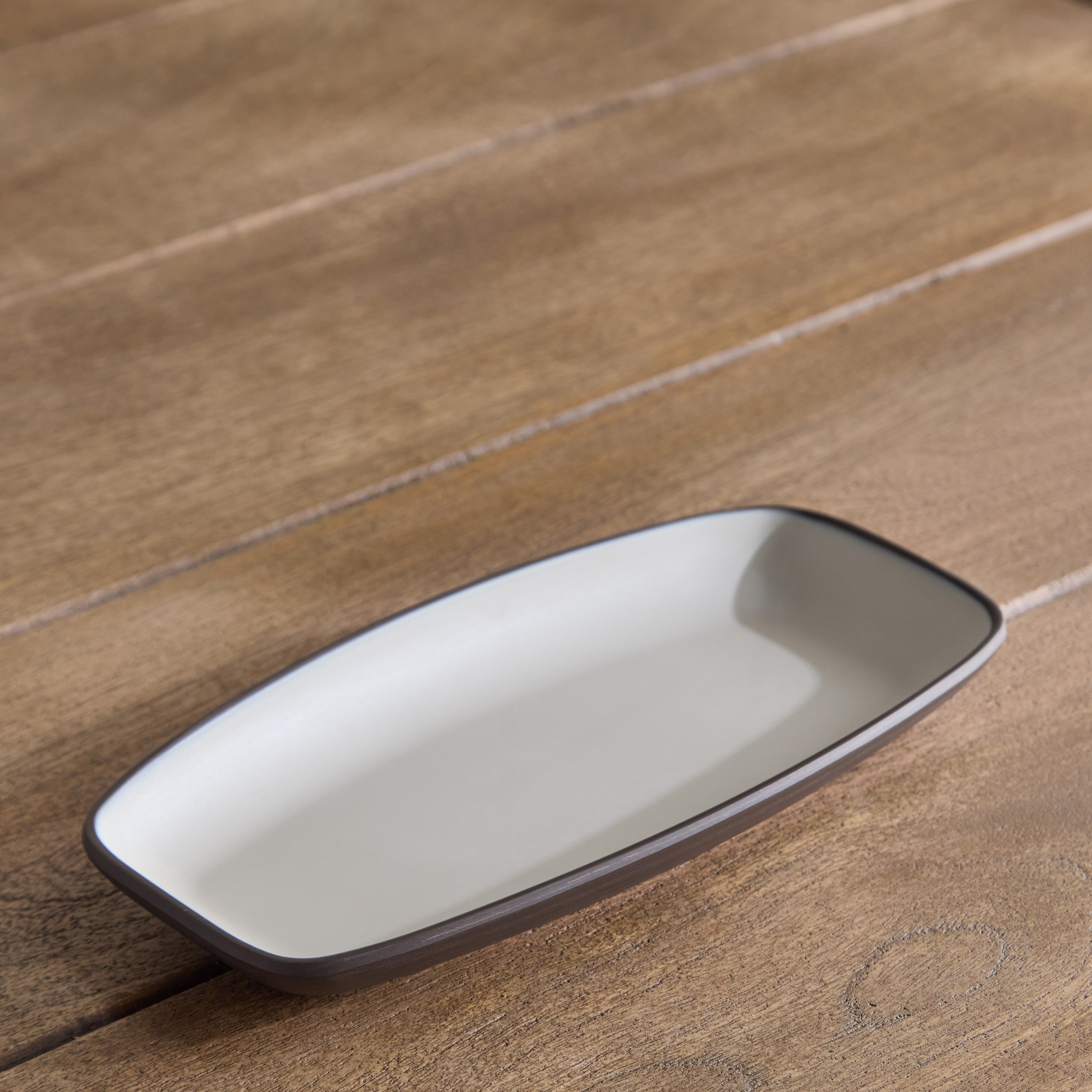 صحن تقديم بيضاوي بلونين من موكا ميست-hbxdecorandfurnishings-tabletop-serveware-image-2