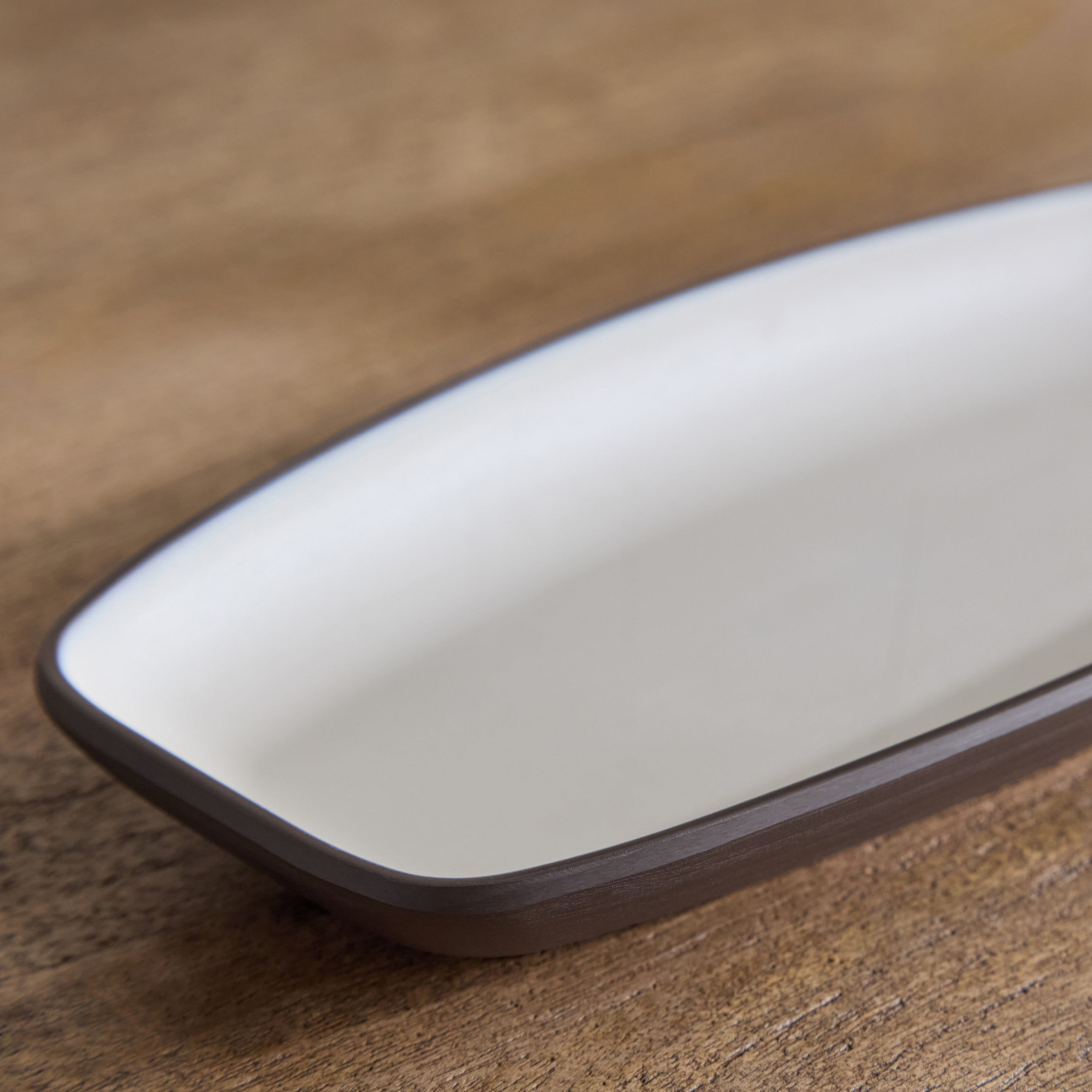 صحن تقديم بيضاوي بلونين من موكا ميست-hbxdecorandfurnishings-tabletop-serveware-image-3
