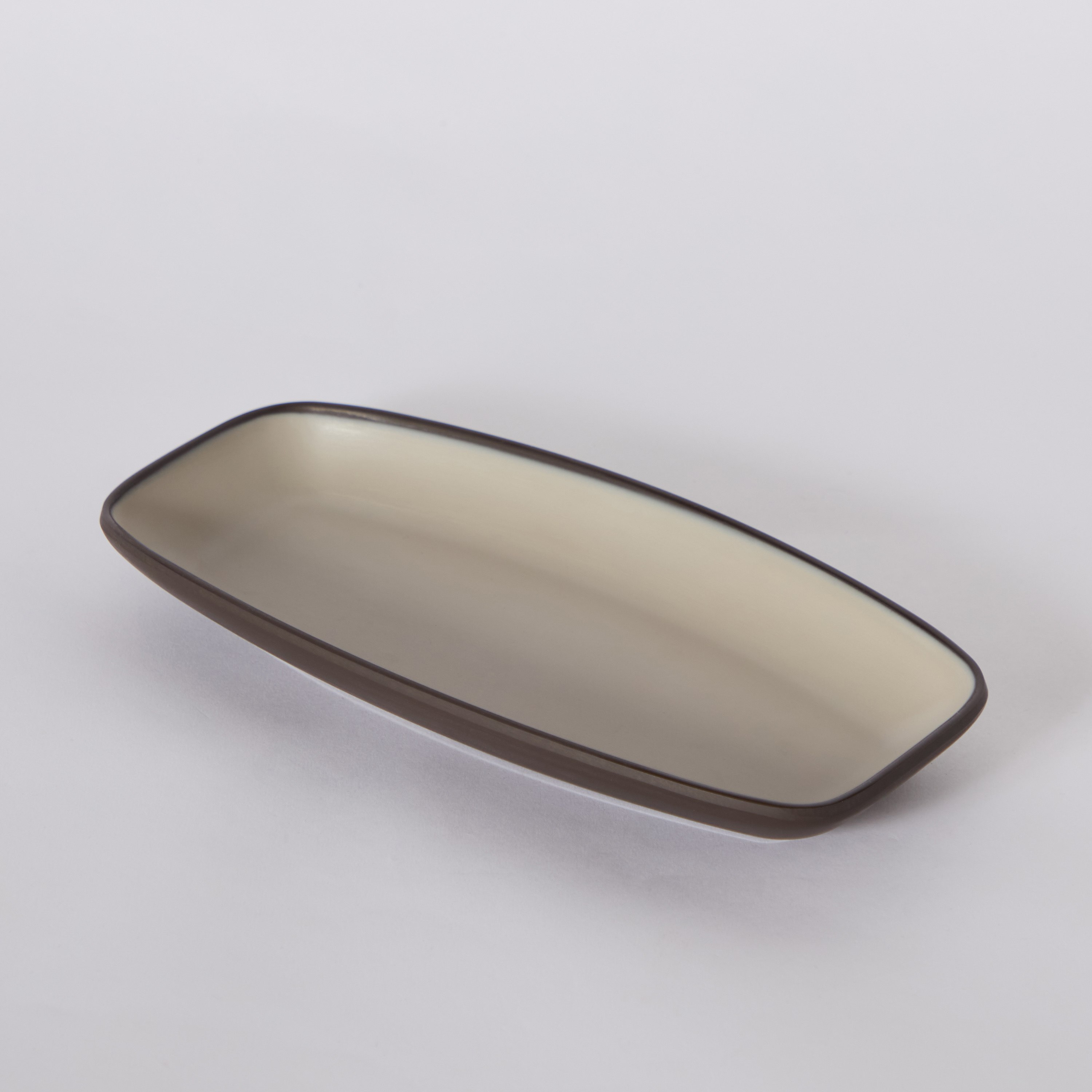 صحن تقديم بيضاوي بلونين من موكا ميست-hbxdecorandfurnishings-tabletop-serveware-image-5