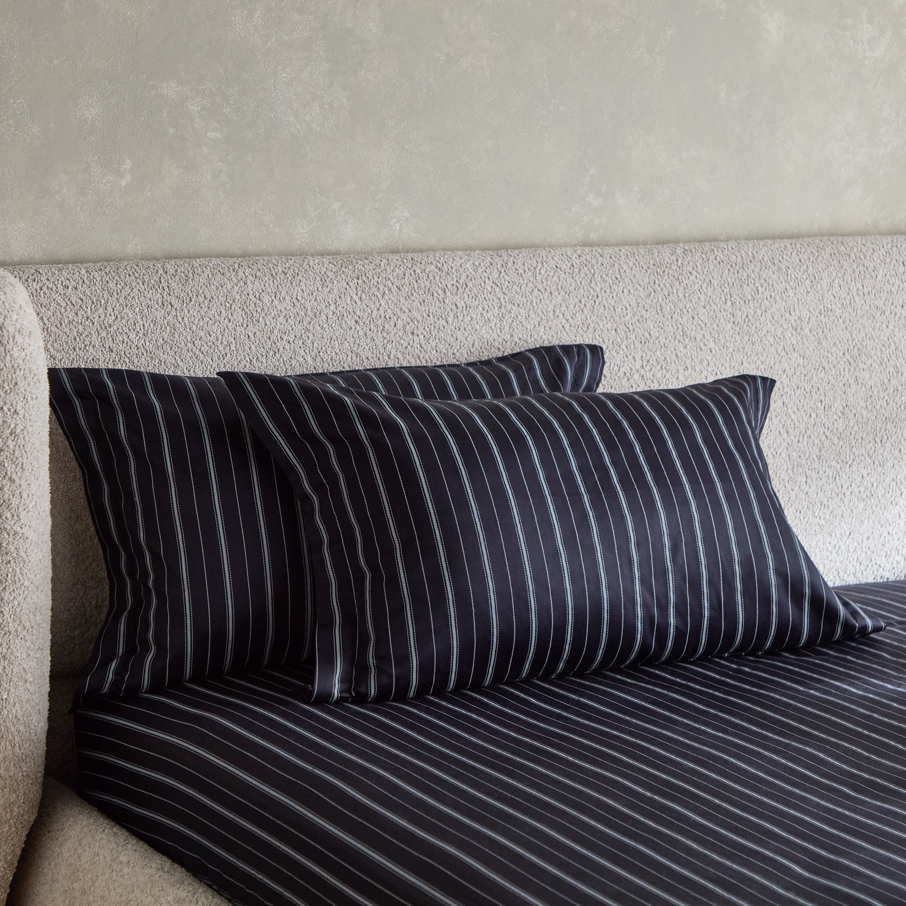 طقم غطاء وسادة قطن قطعتين بطبعات أرنو من هيوستن- 50x75+5 سم-hbxhomeware-hbxbedroom-image-1
