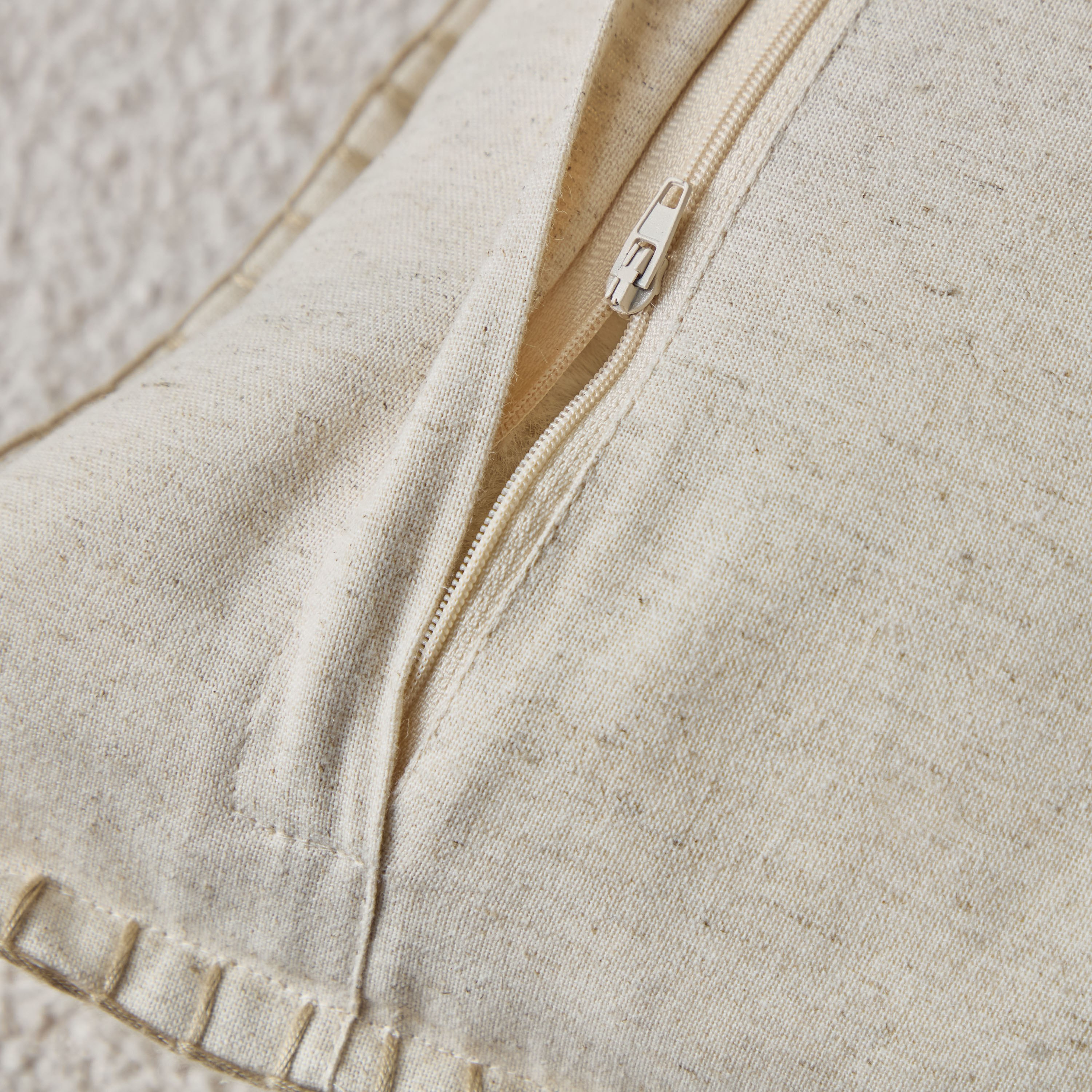 غطاء وسادة بلانكيت ستيتش من تامبا- 45x45 سم-hbxhomeware-hbxbedroom-image-3