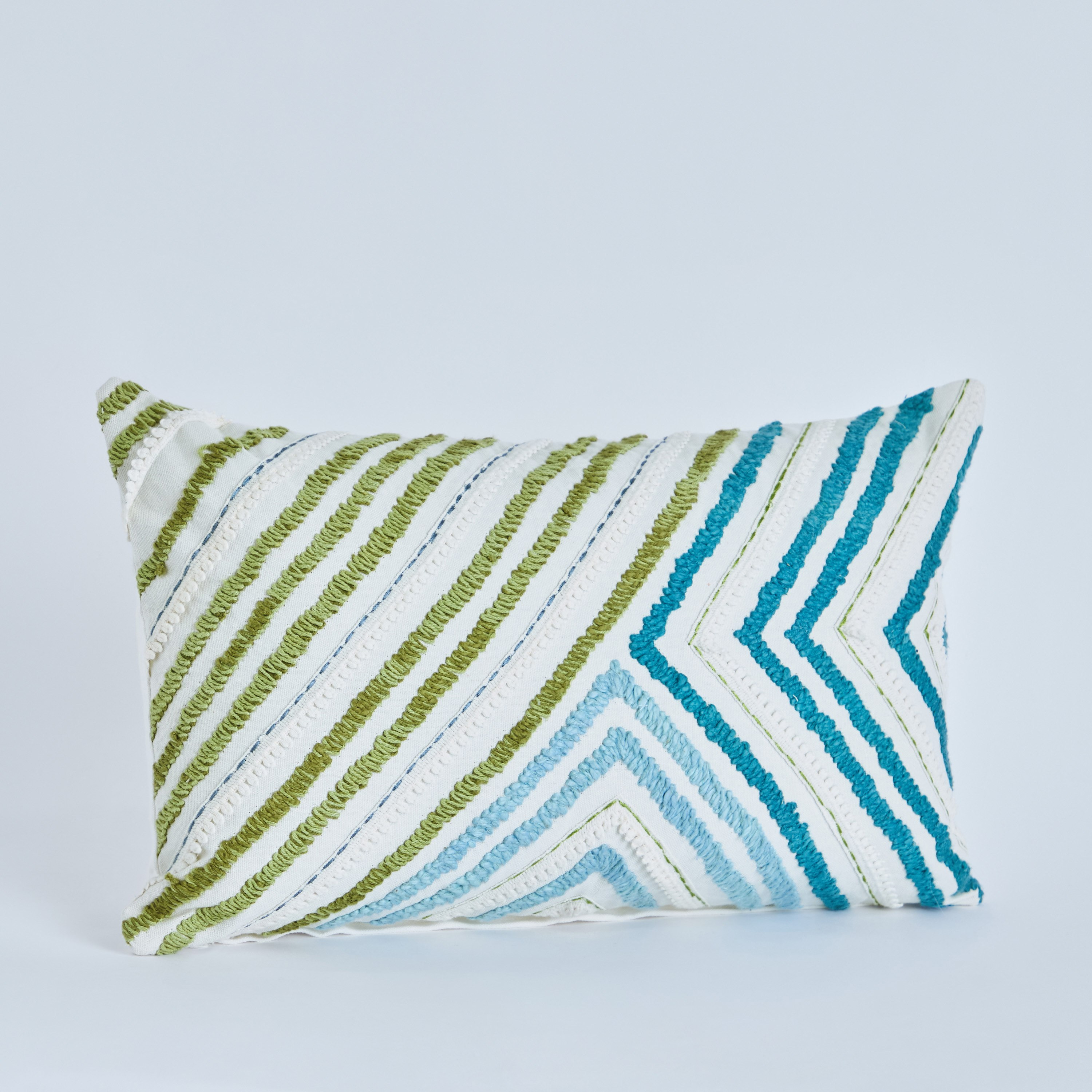 وسادة محشوة مطرزة بوكلي دوري من أويا- 30x50 سم-hbxhomeware-hbxbedroom-image-5