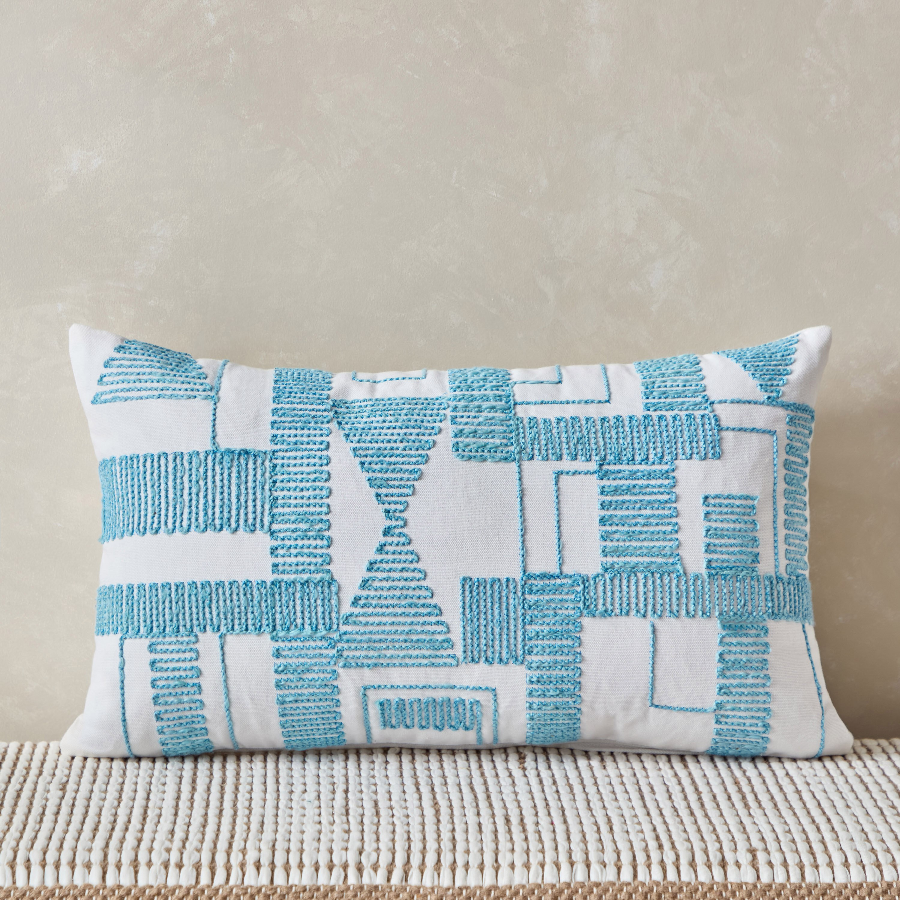 وسادة محشوة مطرزة دوري من أويا- 30x50 سم-hbxhomeware-hbxbedroom-image-1