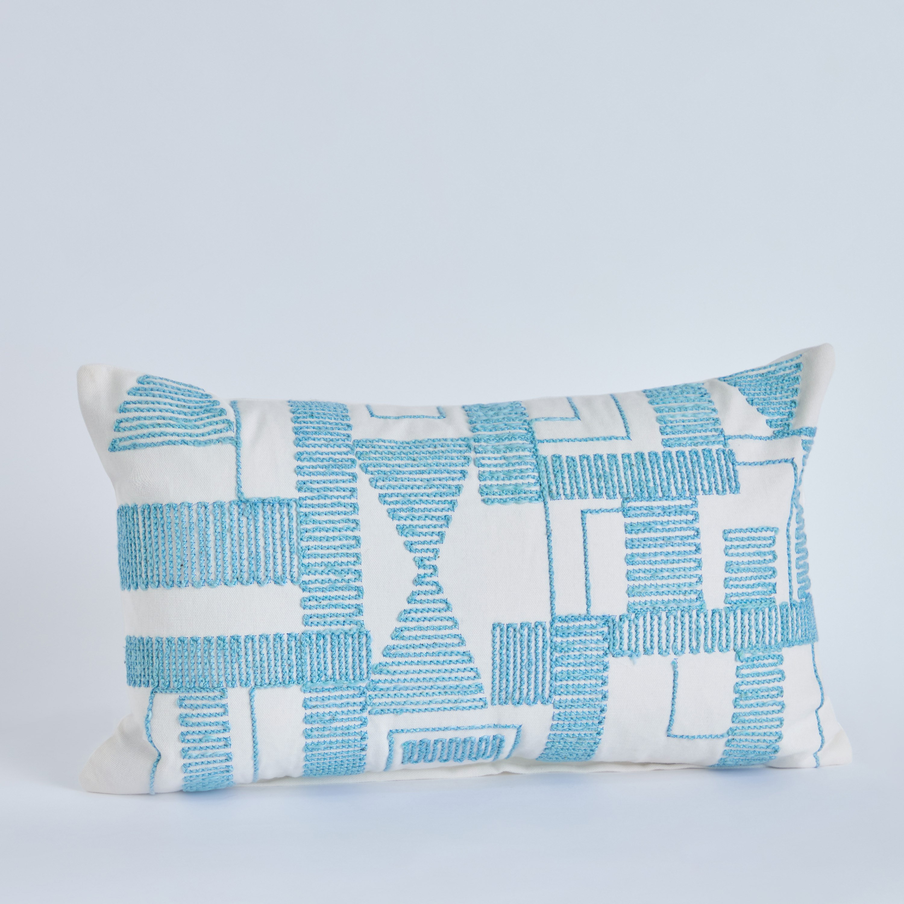 وسادة محشوة مطرزة دوري من أويا- 30x50 سم-hbxhomeware-hbxbedroom-image-5