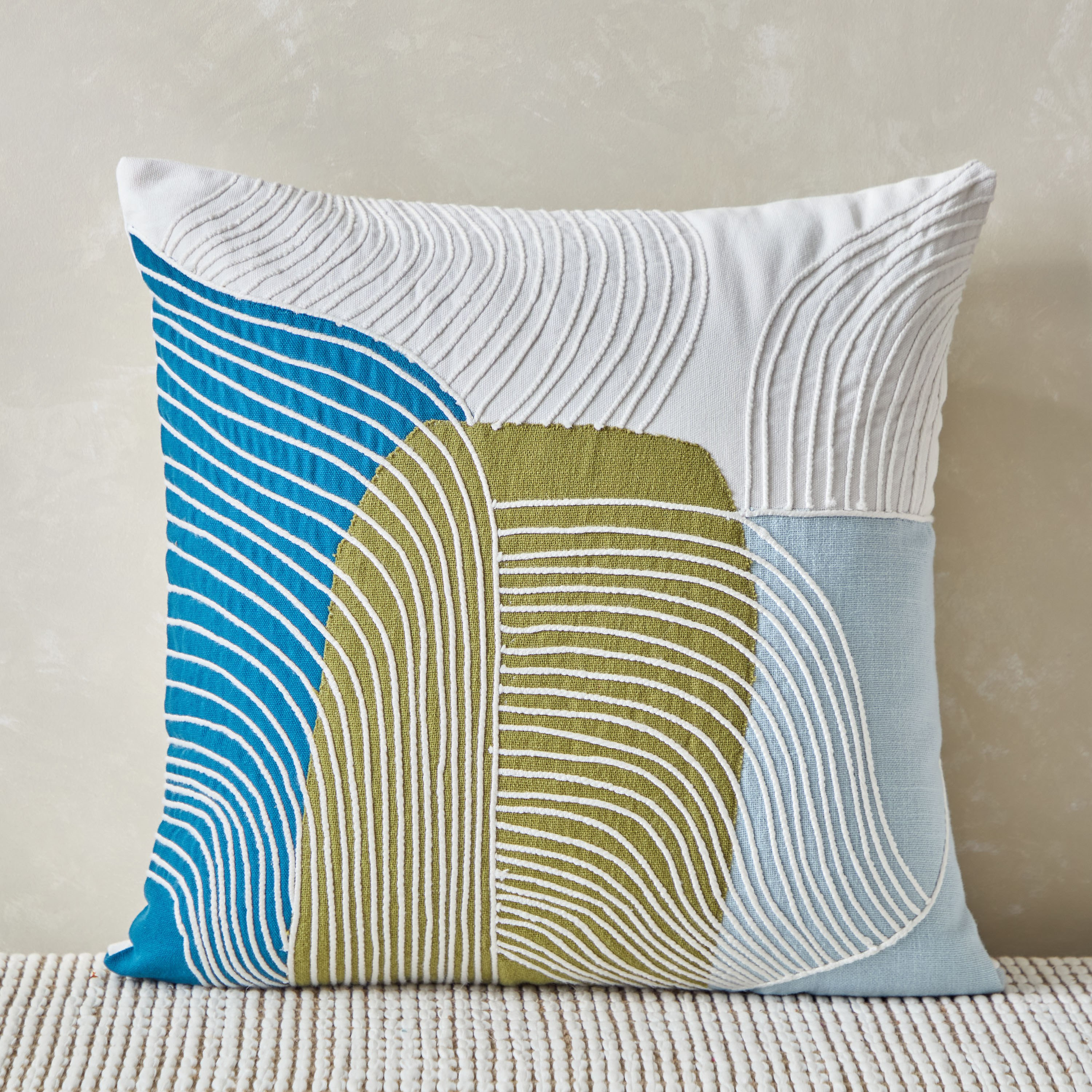 وسادة محشوة مطرزة برقعة من أويا - 45x45 سم-hbxhomeware-hbxbedroom-image-1