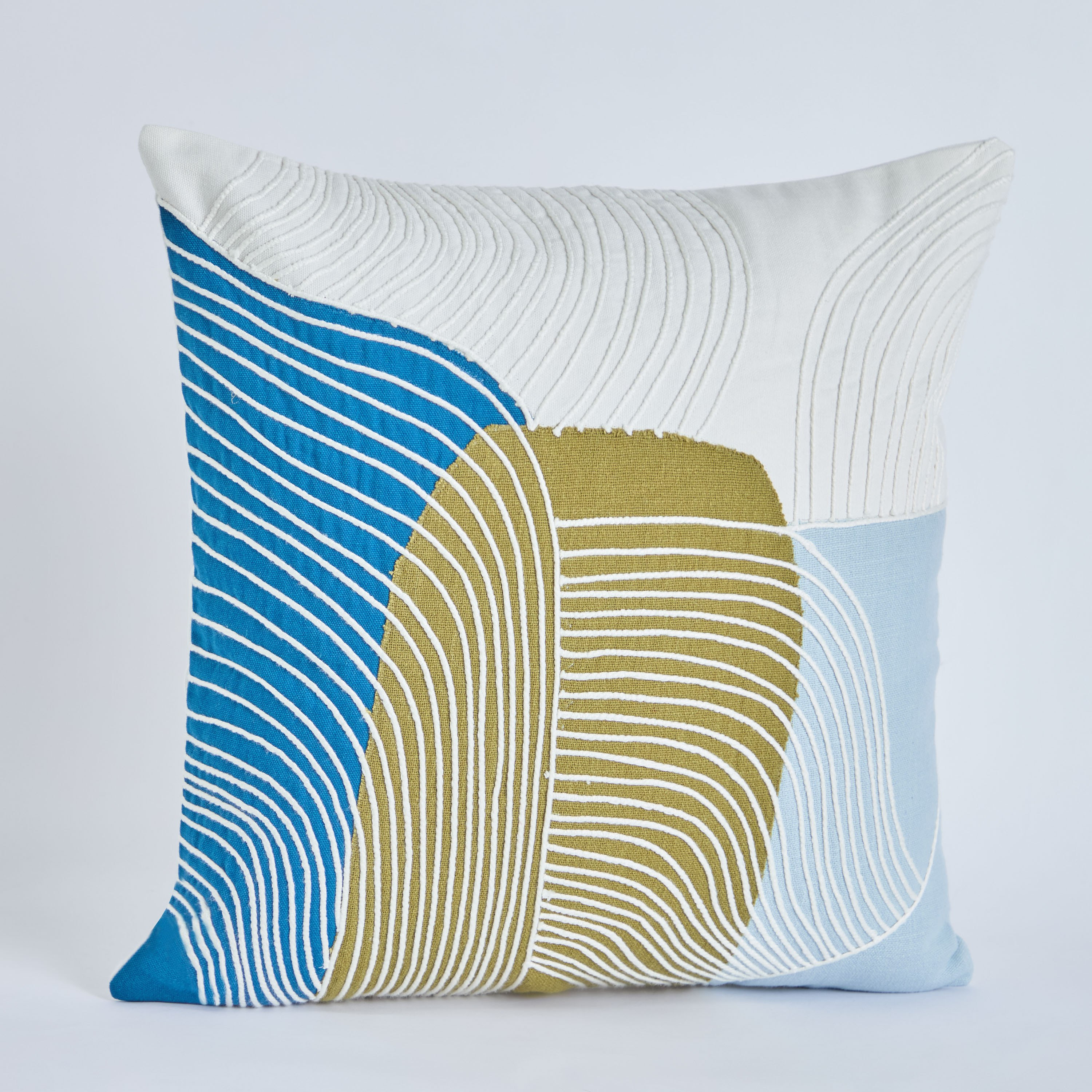 وسادة محشوة مطرزة برقعة من أويا - 45x45 سم-hbxhomeware-hbxbedroom-image-5