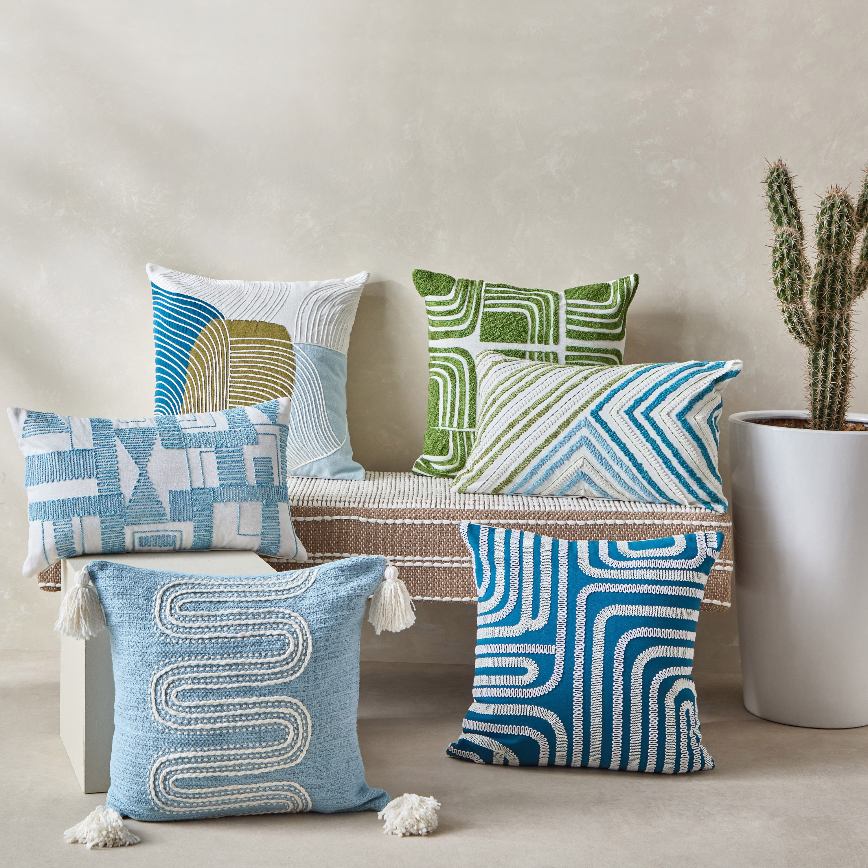 وسادة محشوة مطرزة بتصميم تجريدي دوري من أويا - 45x45 سم-hbxhomeware-hbxbedroom-image-4