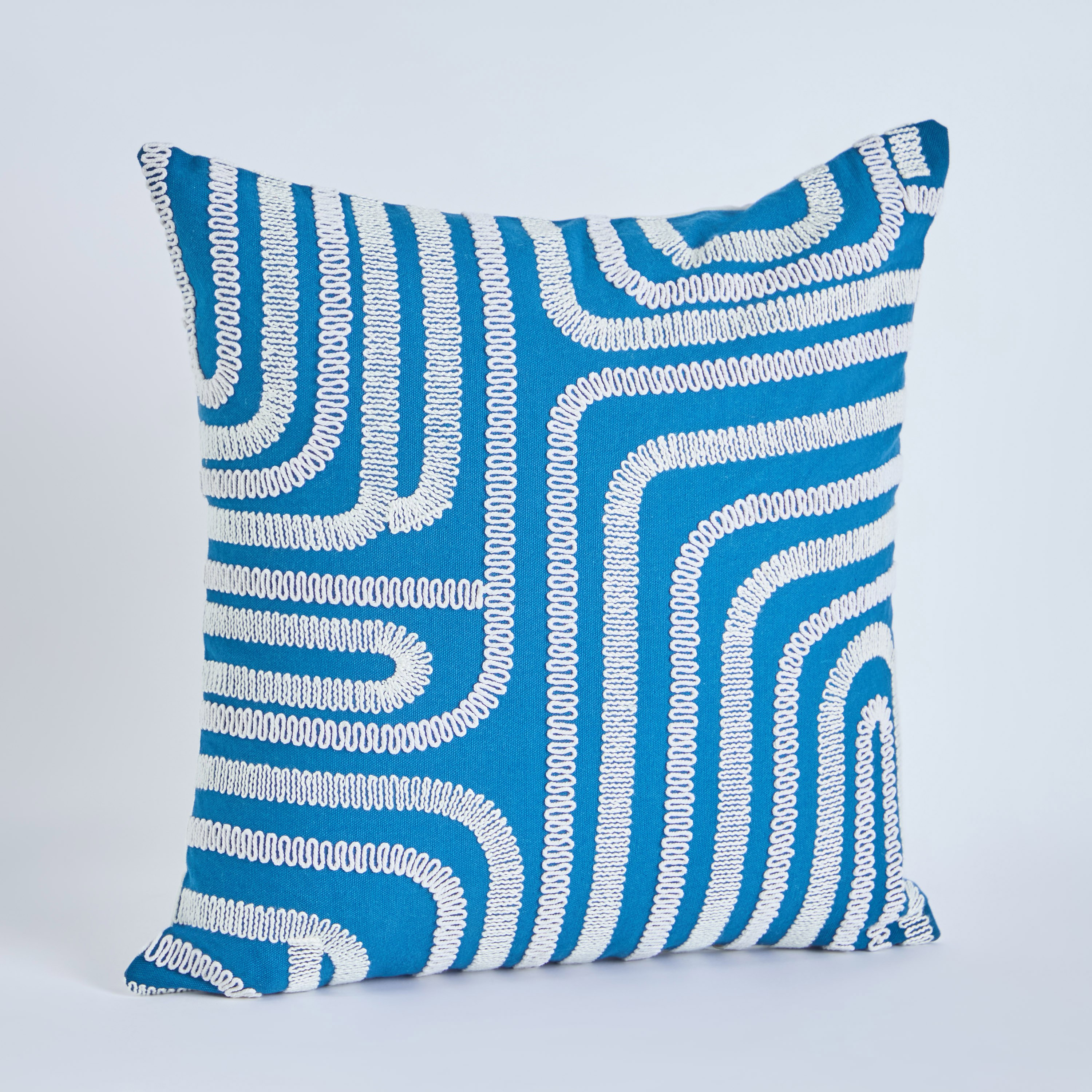 وسادة محشوة مطرزة بتصميم تجريدي دوري من أويا - 45x45 سم-hbxhomeware-hbxbedroom-image-5