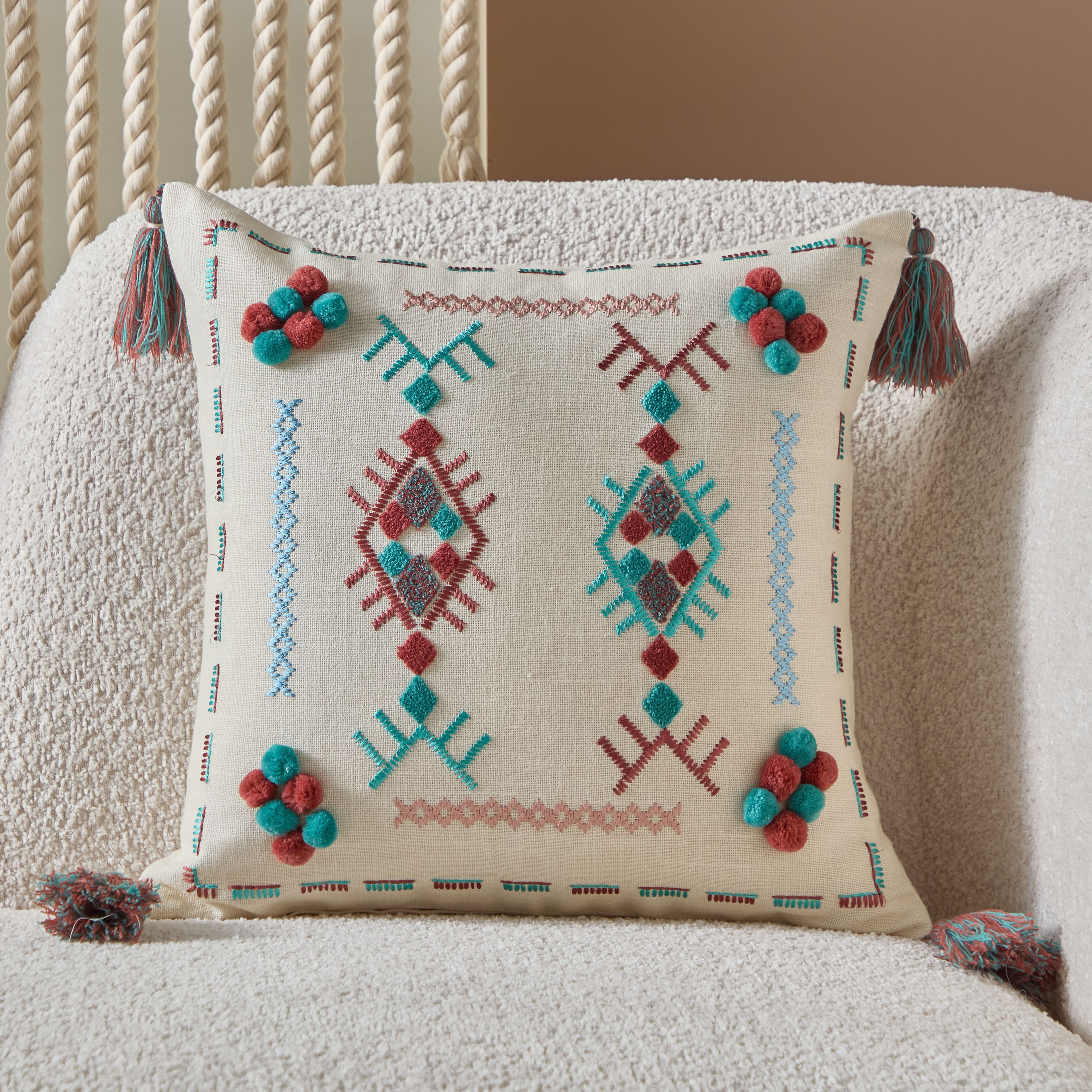 غطاء وسادة بتزيينات بوم بوم من كانكون- 45x45 سم-hbxhomeware-hbxbedroom-image-1