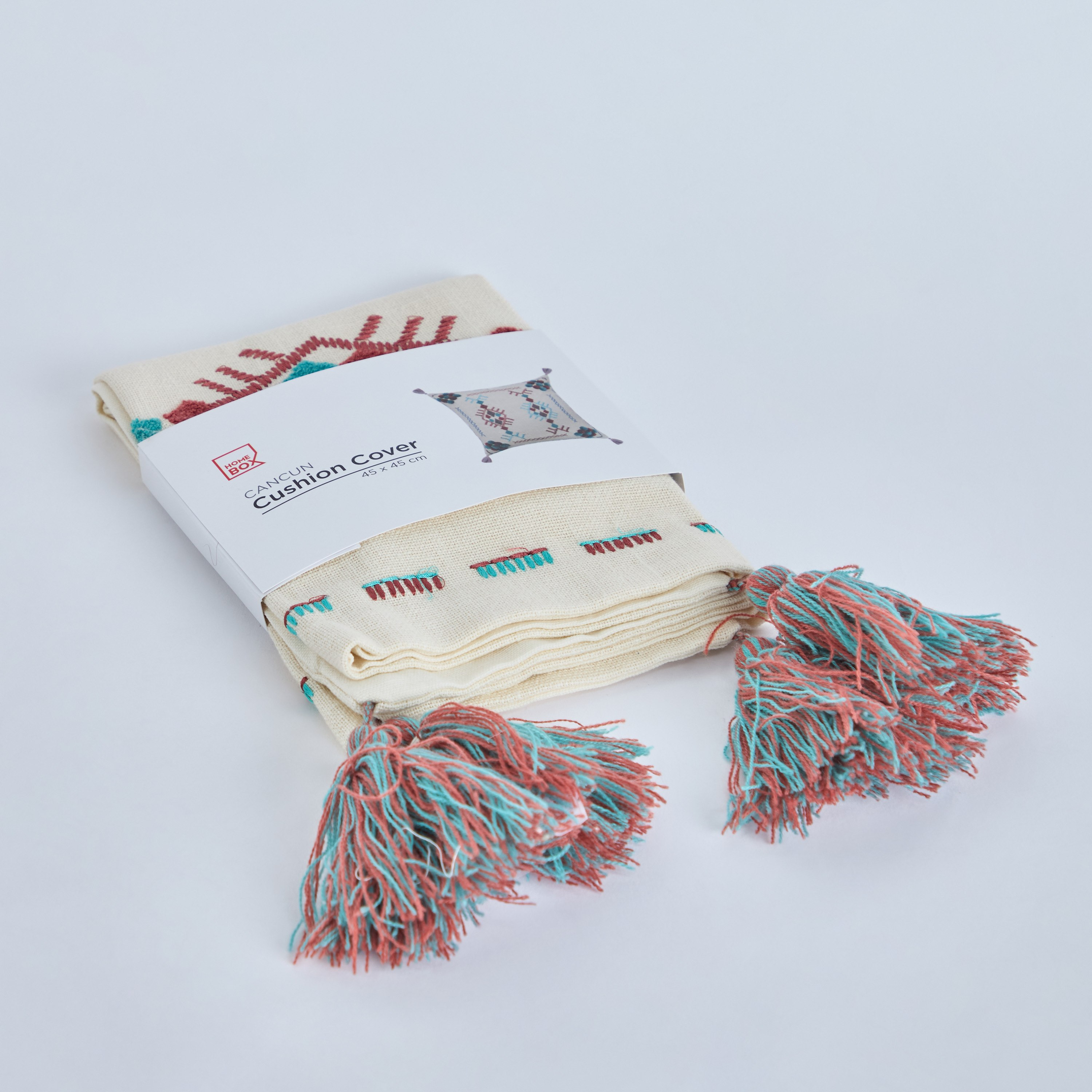 غطاء وسادة بتزيينات بوم بوم من كانكون- 45x45 سم-hbxhomeware-hbxbedroom-image-5