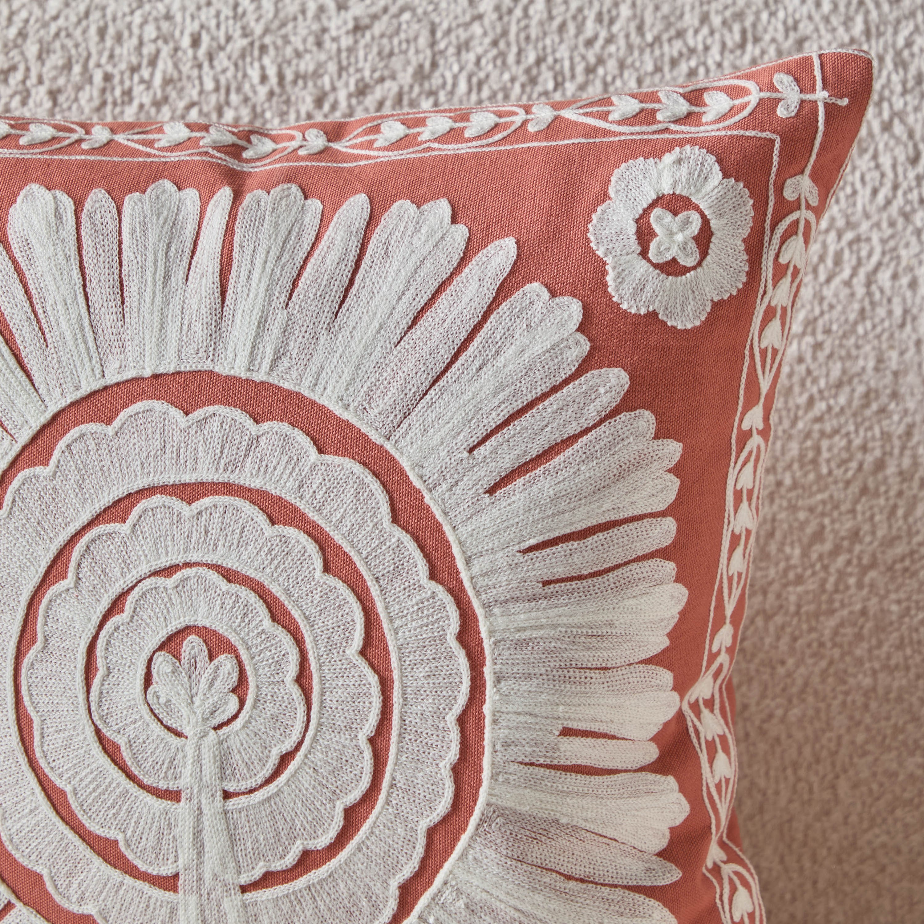 غطاء وسادة مطرز من كانكون - 45x45 سم-hbxhomeware-hbxbedroom-image-2