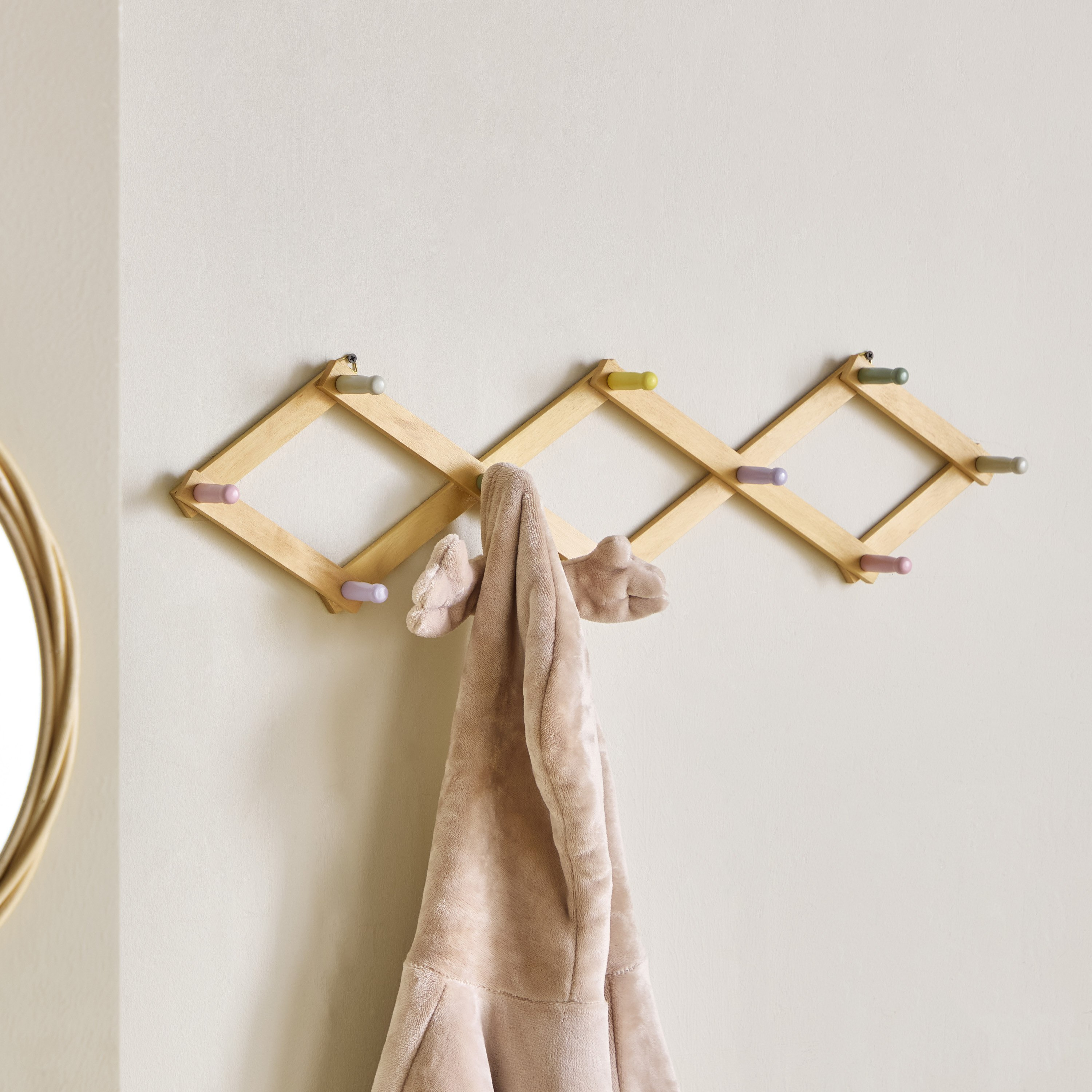 خطّاف حائط خشبي قابل للتمدد من كلوريت - 65x85x25 سم-hbxhomeware-hbxkidsandyouth-image-4